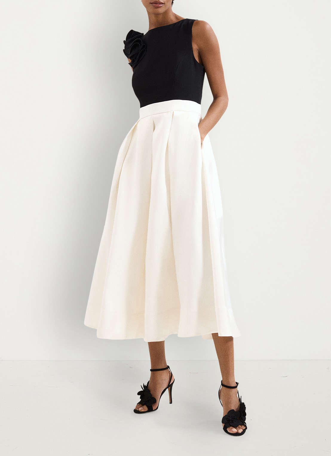 Phase Eight Sandalette van geitensuède met applicatie - detail 6 zwart