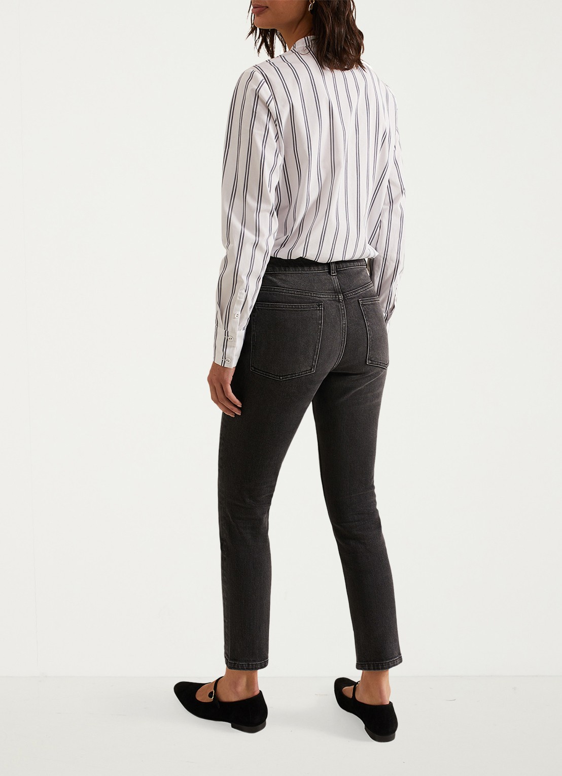 Phase Eight Sara mid waist slim fit jeans met gekleurde wassing - achterkant 5 zwart