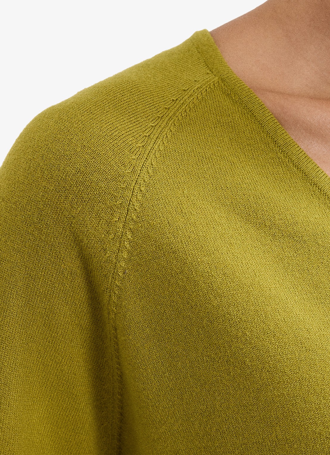 Phase Eight Senita fijngebreide trui met V-hals - detail 6 mosgroen