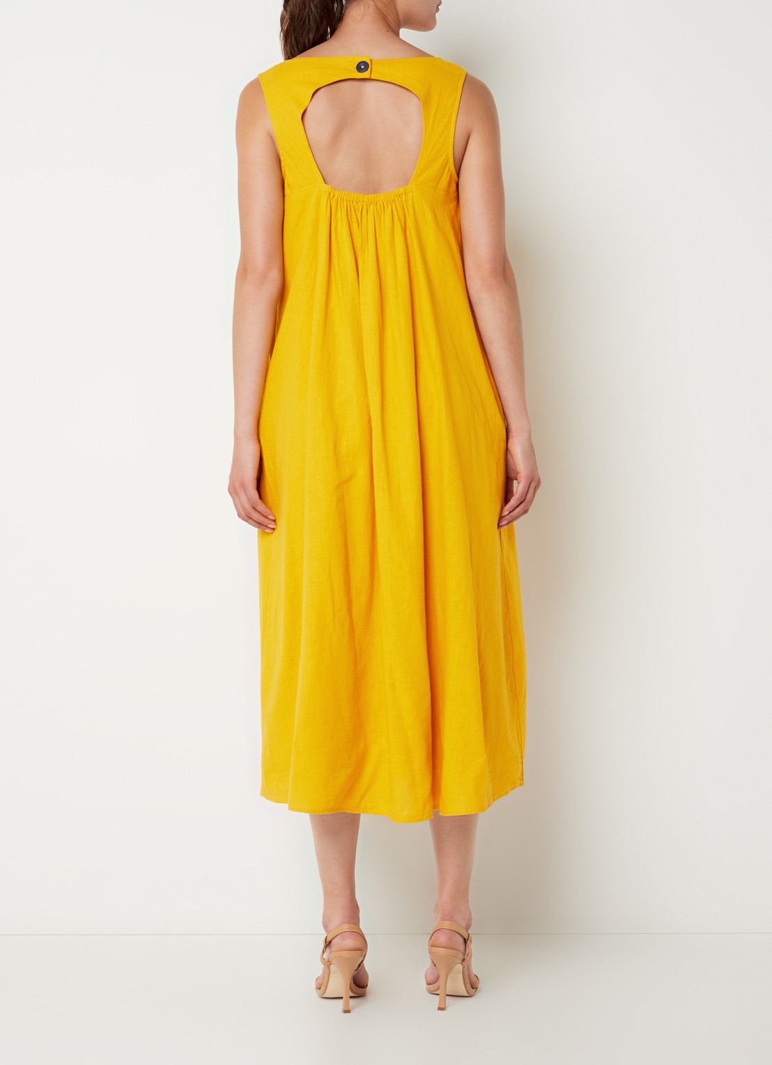 Phase Eight Shelia midi jurk in linnenblend met rugdecolleté  - achterkant 2 okergeel