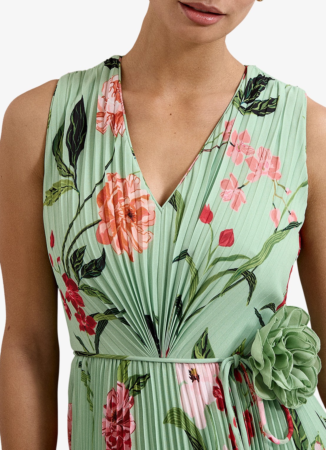 Phase Eight Simara midi jurk met bloemenprint en strikceintuur - detail 5 lindegroen