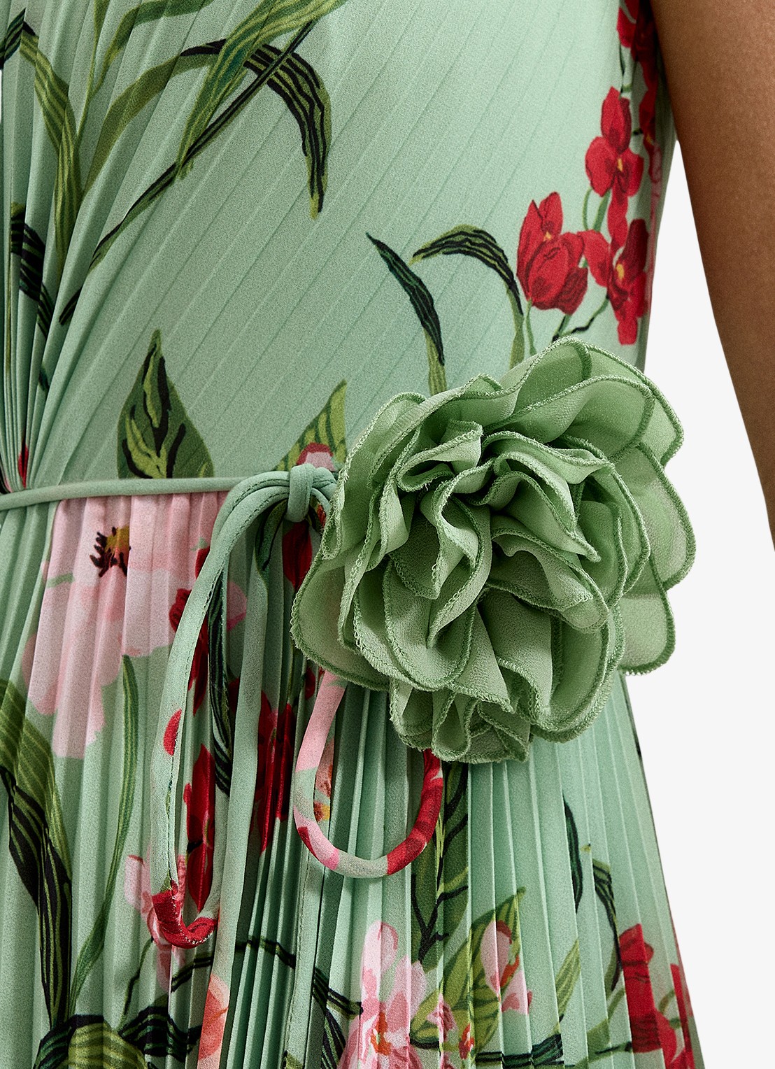 Phase Eight Simara midi jurk met bloemenprint en strikceintuur - detail 7 lindegroen