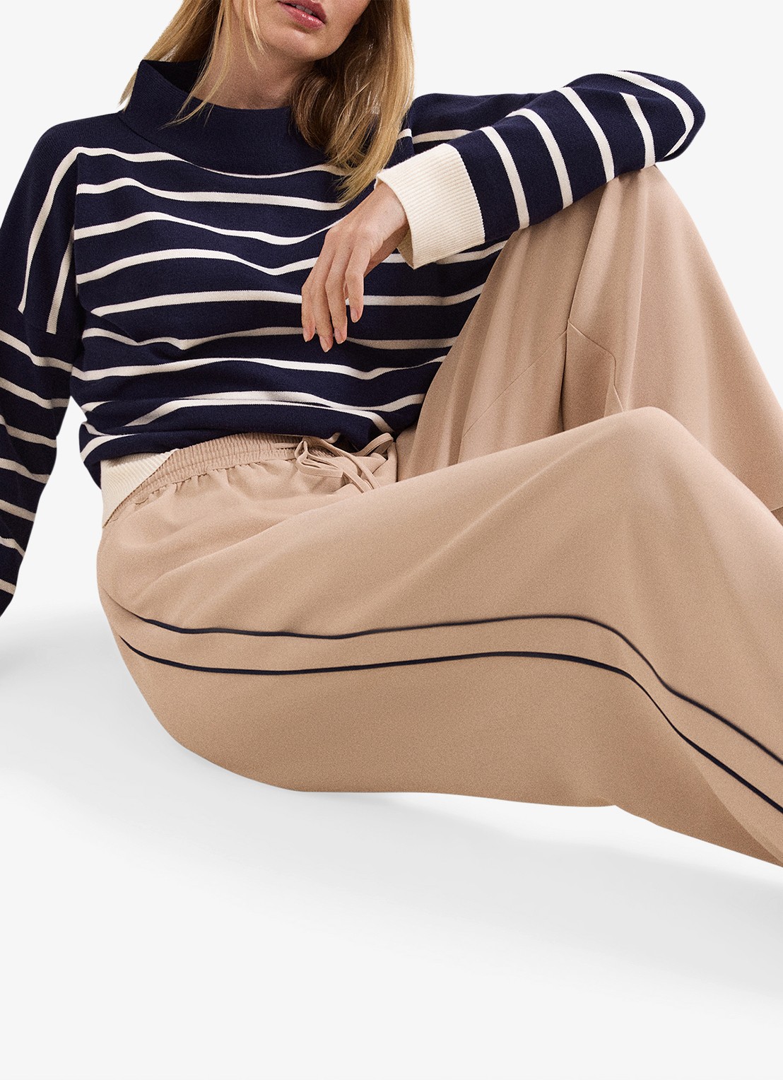 Phase Eight Skye high waist wide fit trackpant met streep detail - detail 4 camel