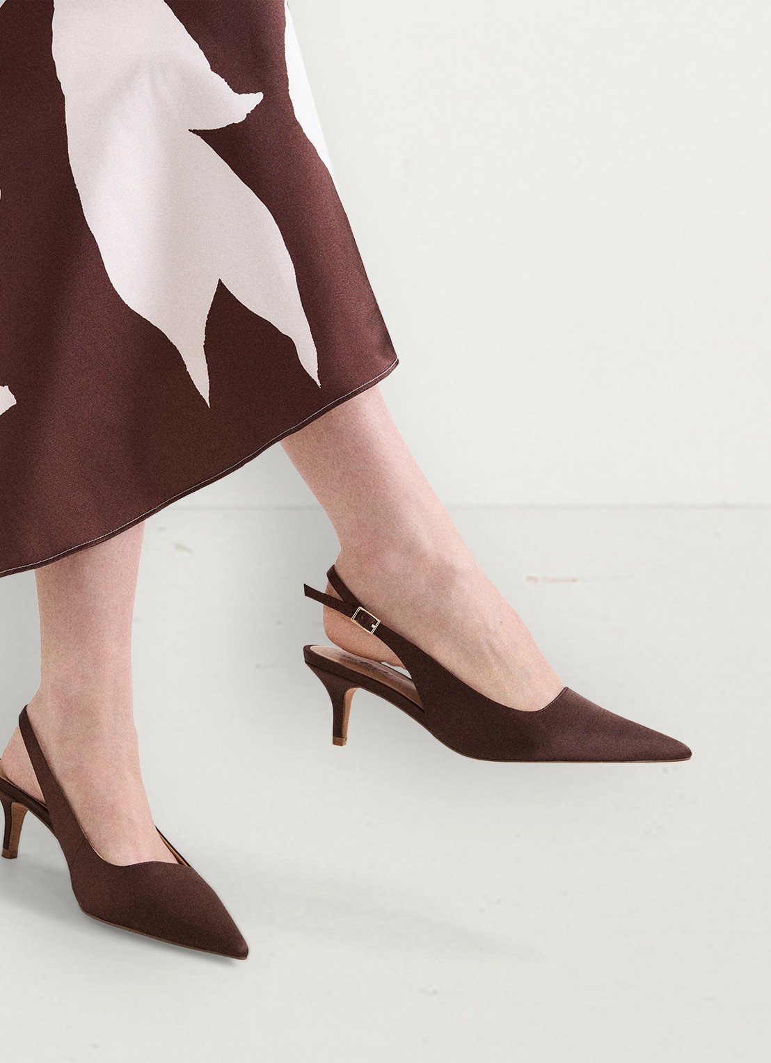 Phase Eight Slingback van satijn - detail 6 bruin