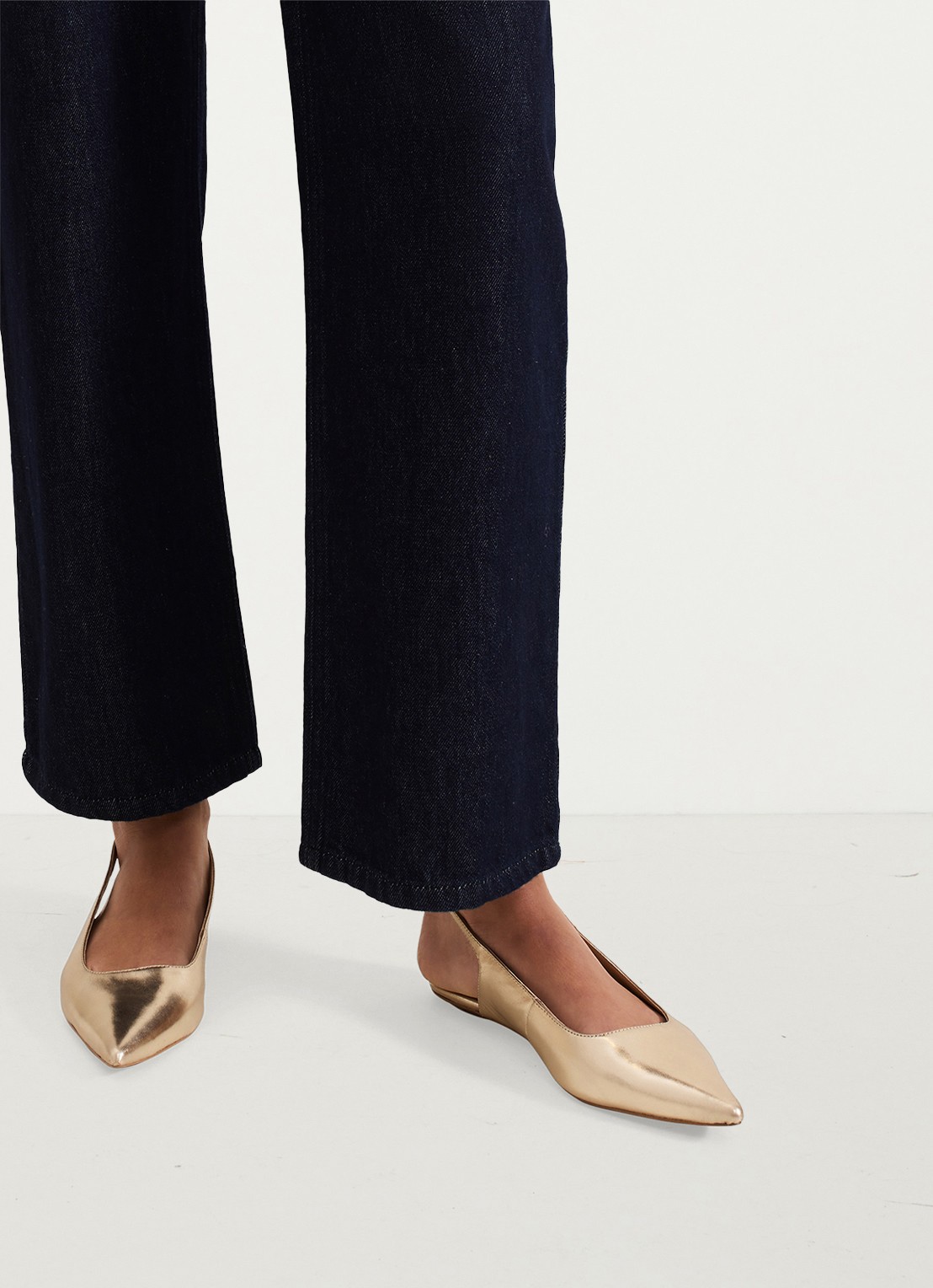 Phase Eight Slingback van schapenleer - voorkant 3 goud