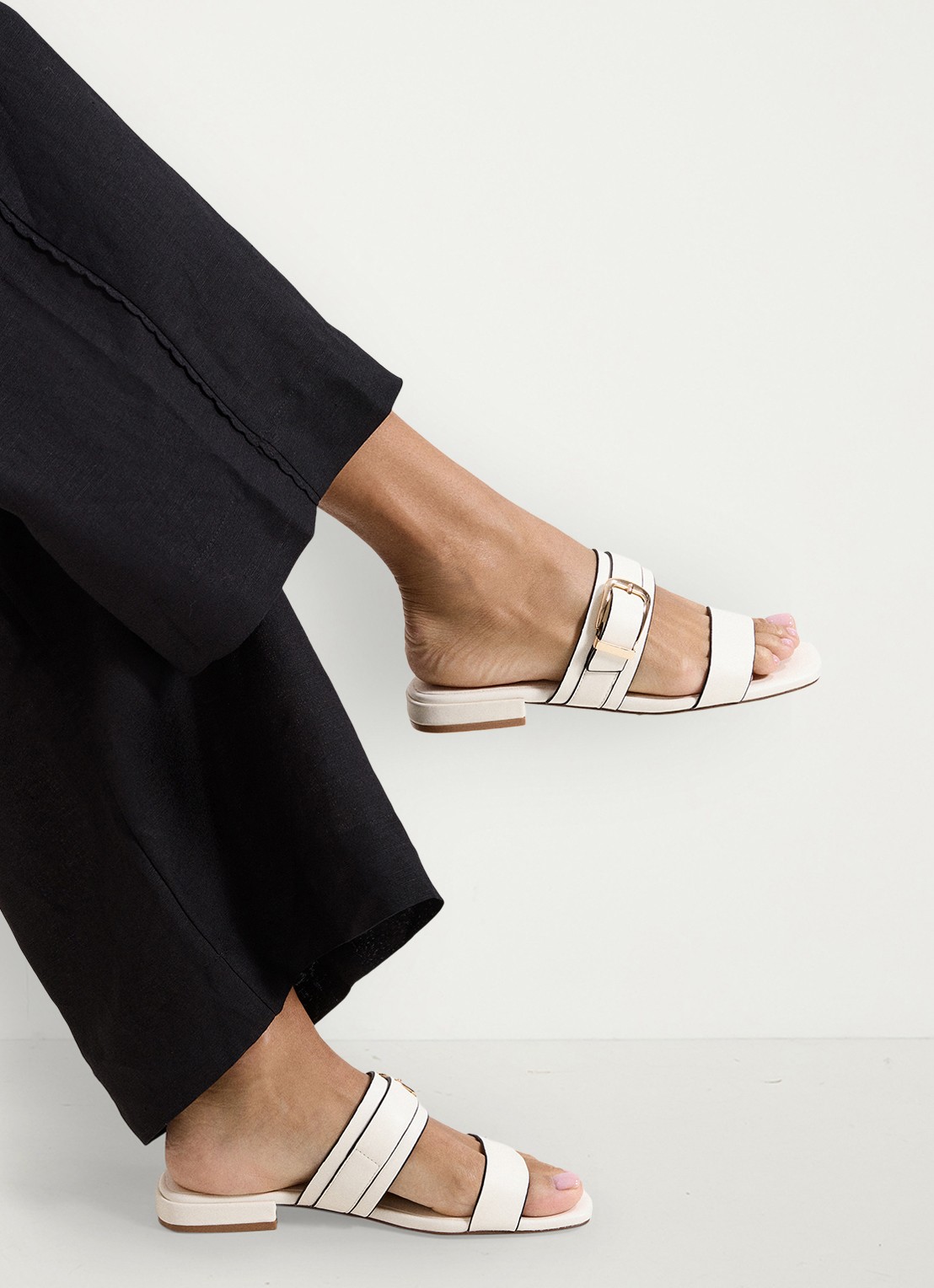 Phase Eight Slipper met gespdetail - voorkant 6 wit