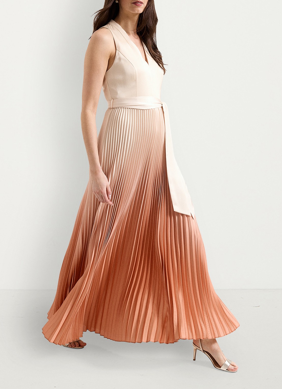Phase Eight Sloane maxi jurk met plooien en strikceintuur - detail 4 orange