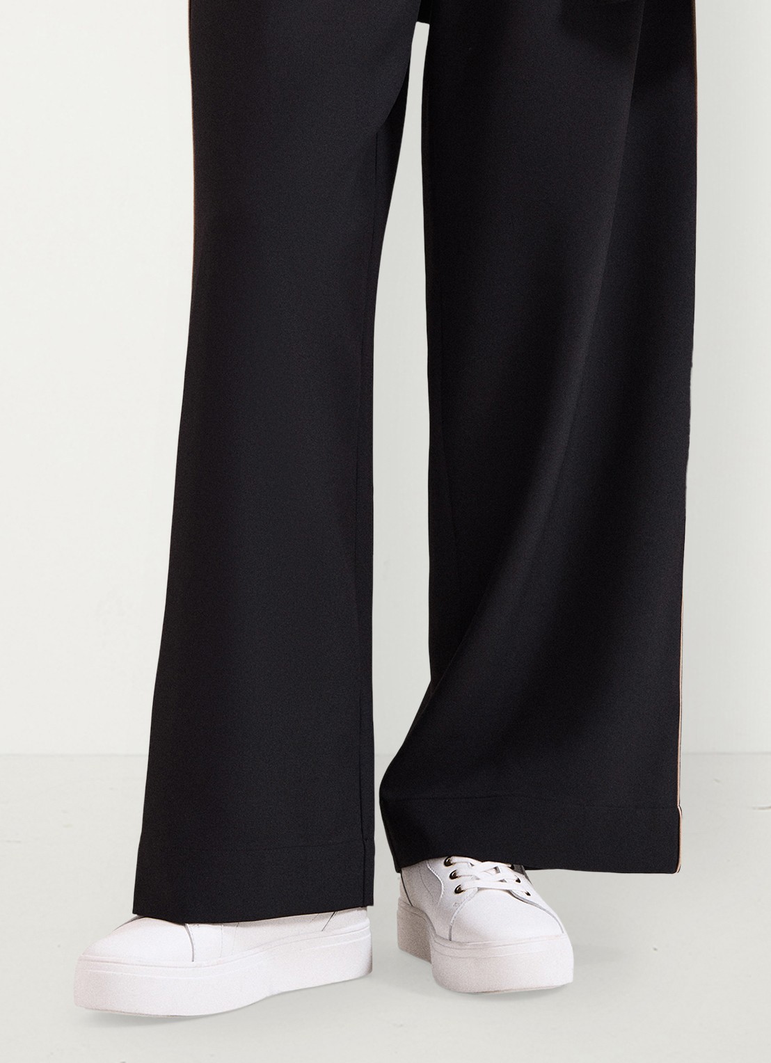 Phase Eight Sneaker van leer - voorkant 2 wit