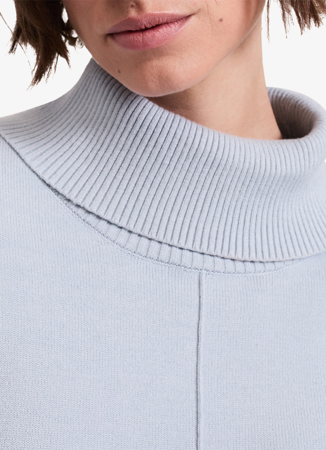 Phase Eight Steph fijngebreide trui met stretch en col - detail 2 lichtblauw
