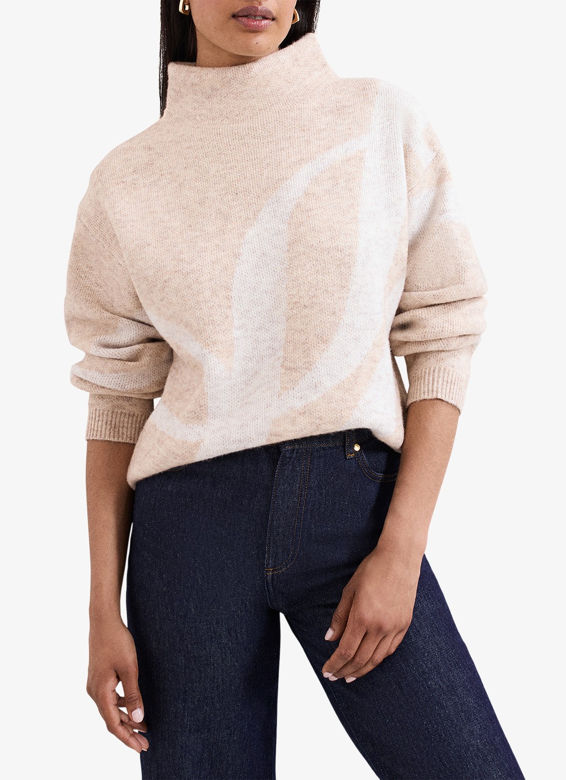 Phase Eight Stephanie grofgebreide trui in wolblend met col - detail beige