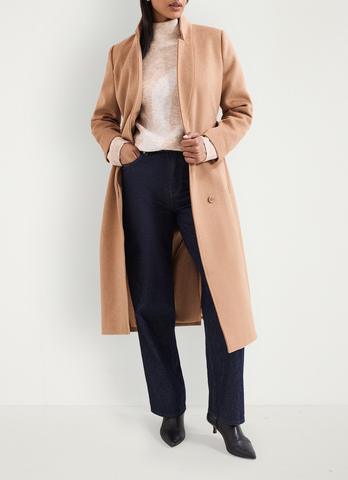 Phase Eight Stephanie grofgebreide trui in wolblend met col - detail 4 beige
