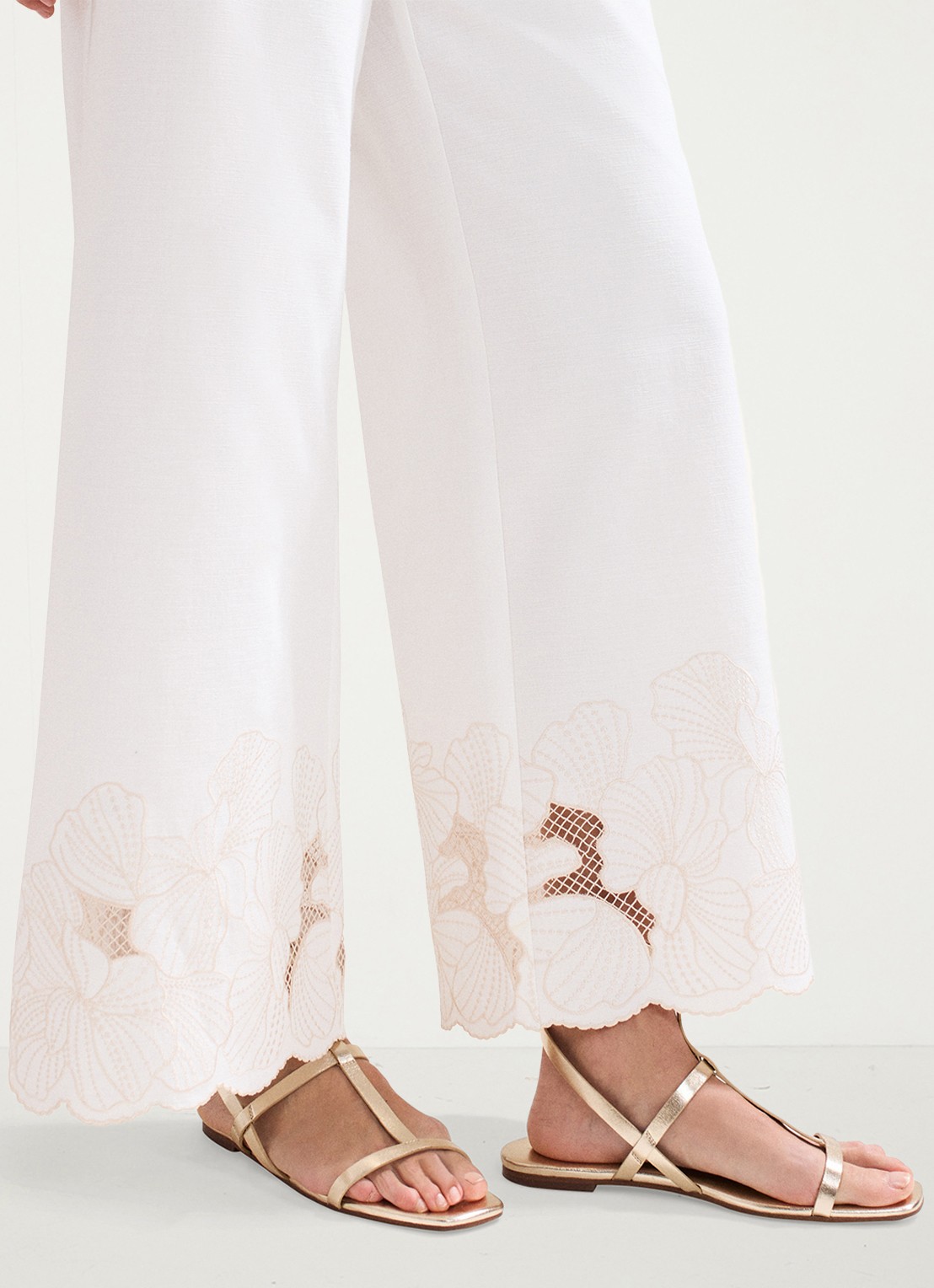 Phase Eight Strappy Flat Sandals - voorkant 2 goud