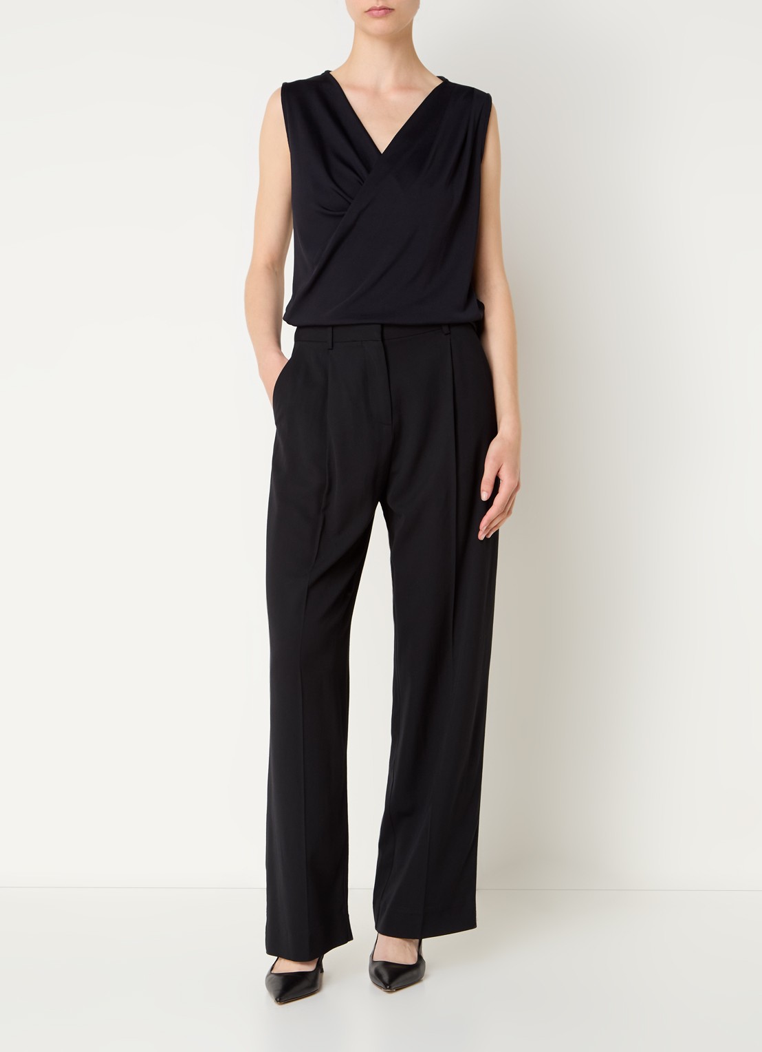 Phase Eight Sutton Drape top met ribstructuur - voorkant 2 zwart