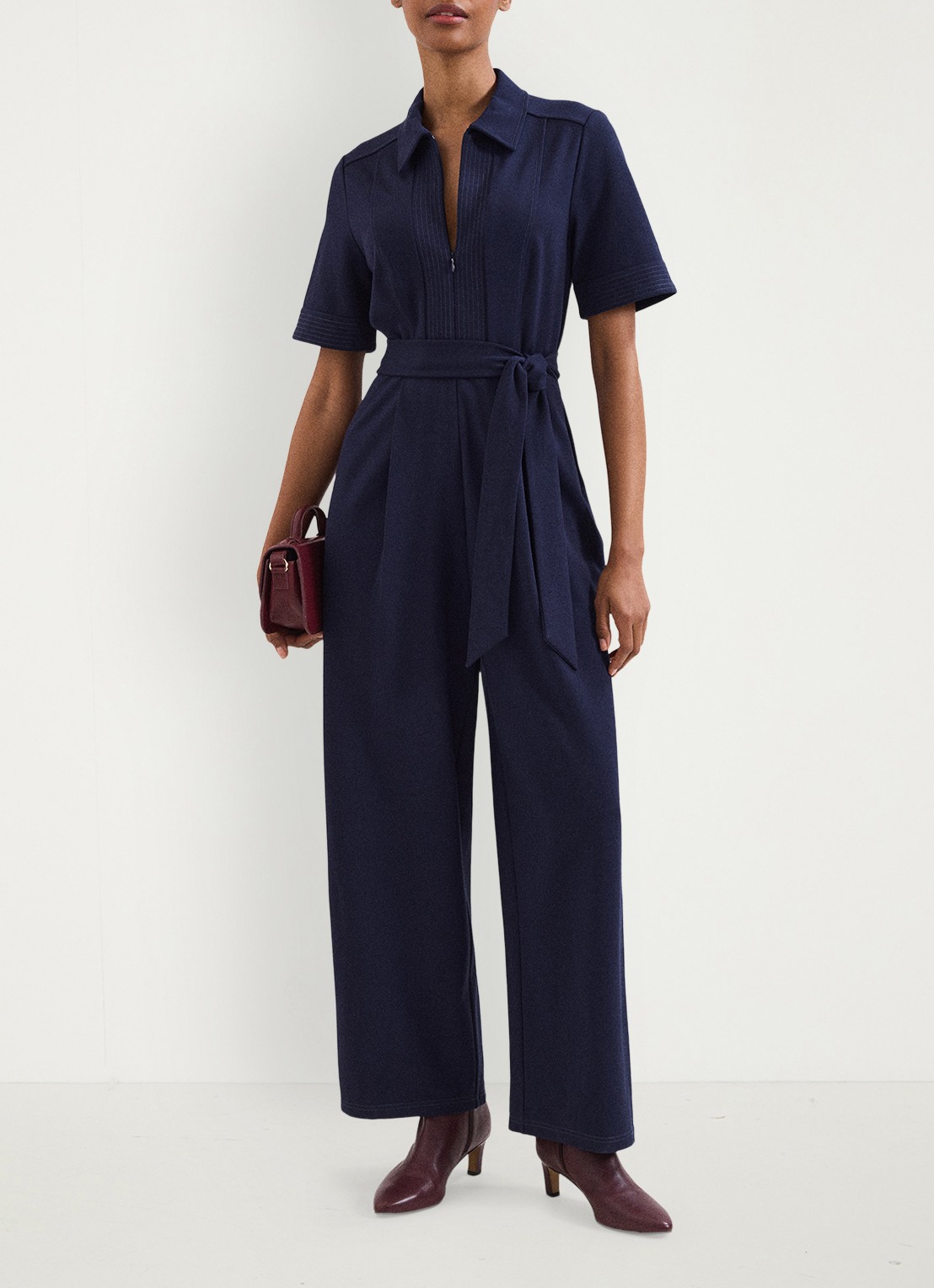 Phase Eight Tabitha wide leg jumpsuit met strikceintuur - voorkant 8 donkerblauw