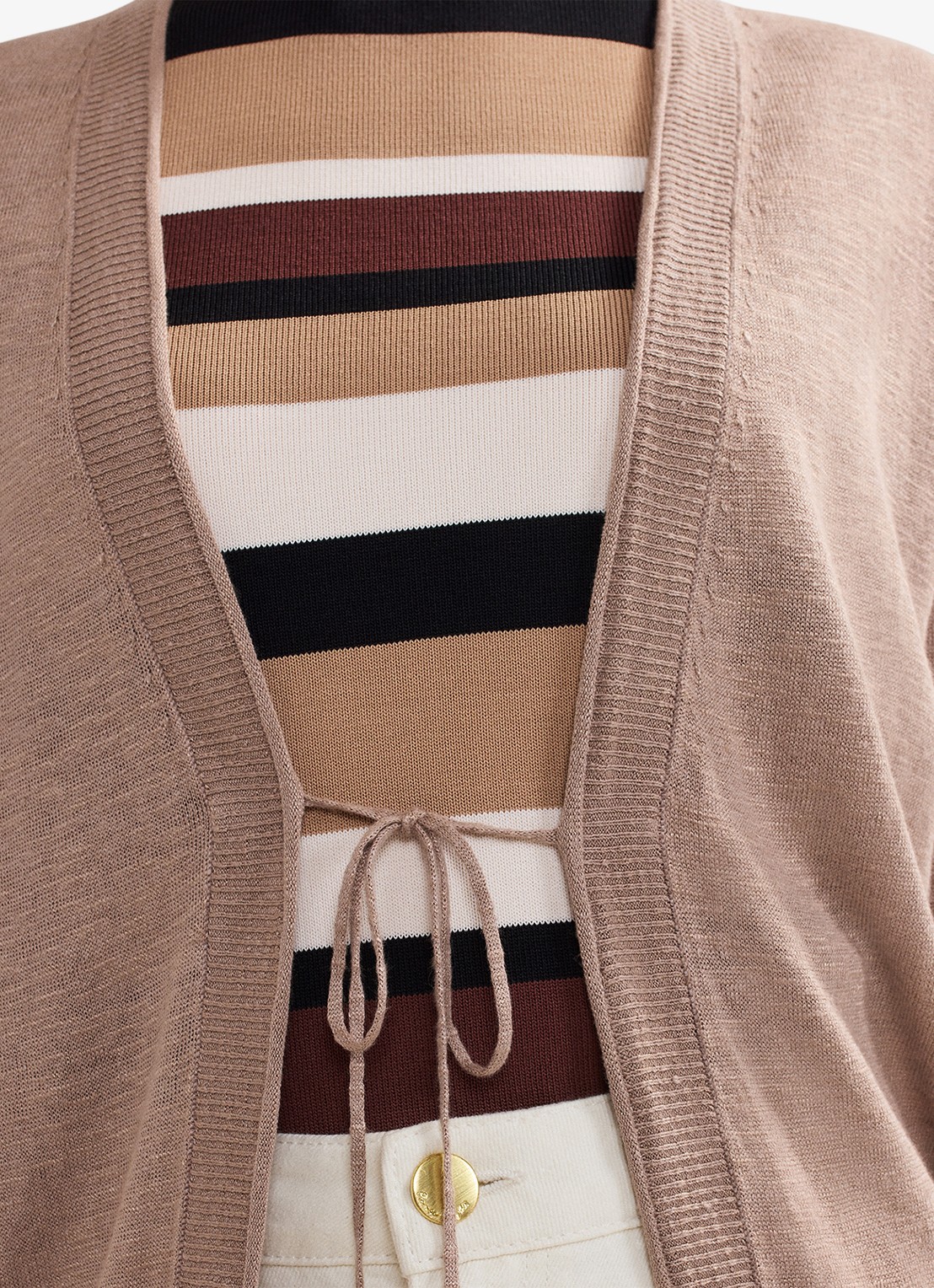 Phase Eight Tasha fijngebreid vest in linnenblend - detail 4 lichtbruin