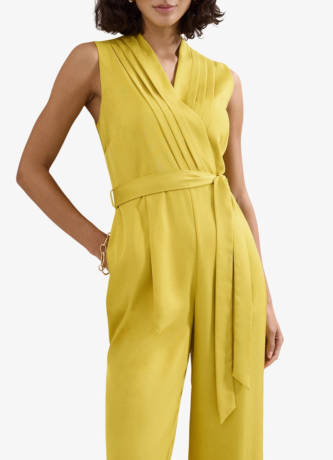 Phase Eight Taylor wide fit jumpsuit met strikceintuur - detail 2 geel