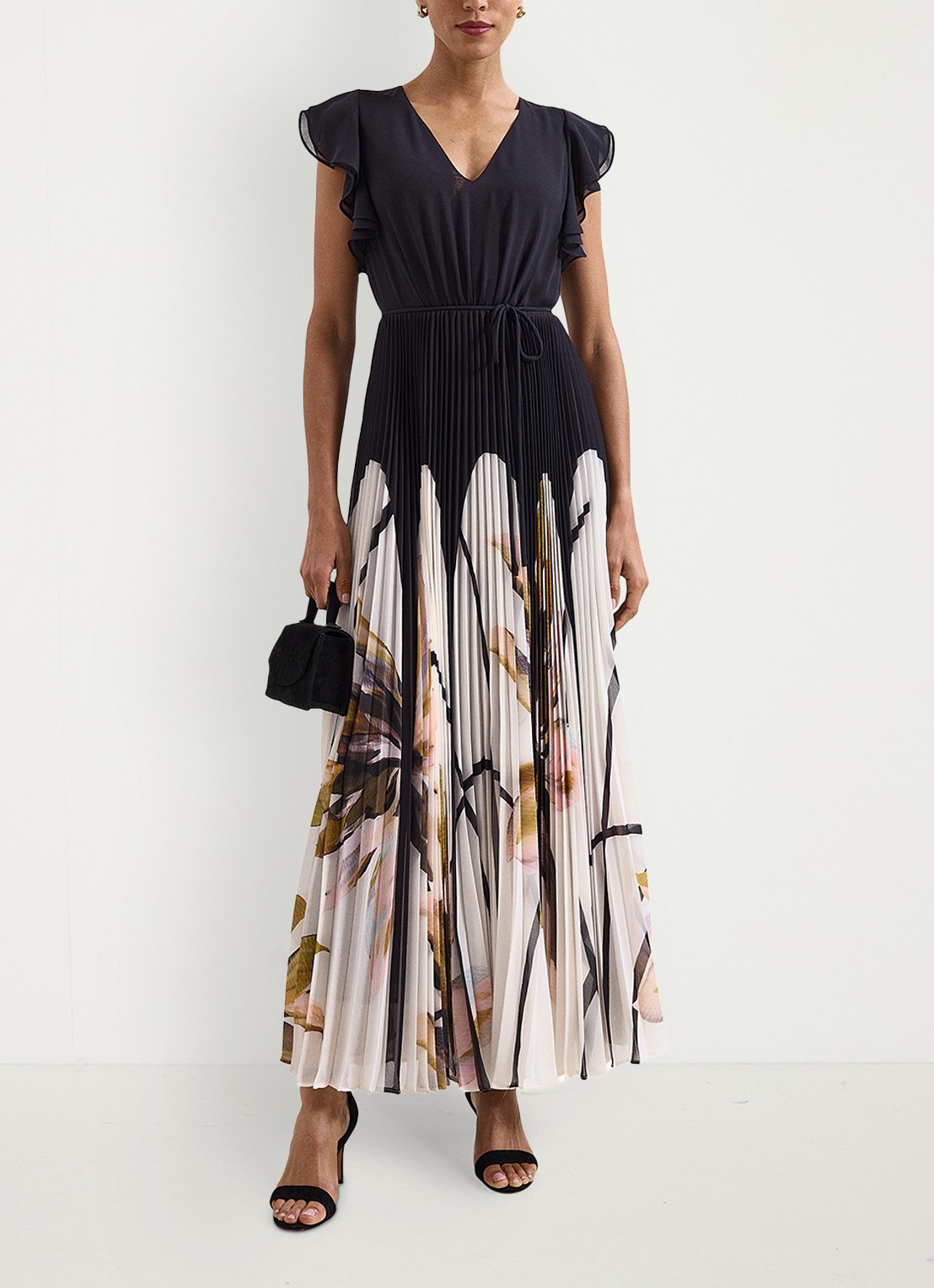 Phase Eight Uma maxi jurk met V-hals en plooien - voorkant 8 zwart
