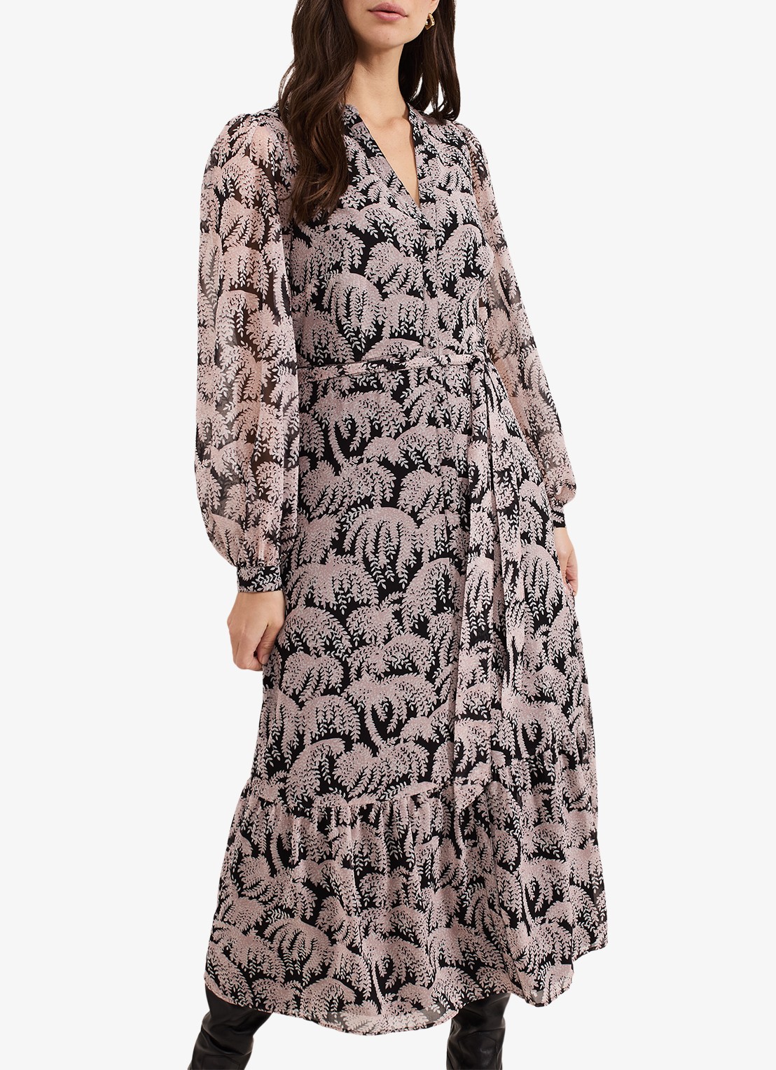 Phase Eight Willow maxi blousejurk met bladprint en strikceintuur - detail 3 zwart
