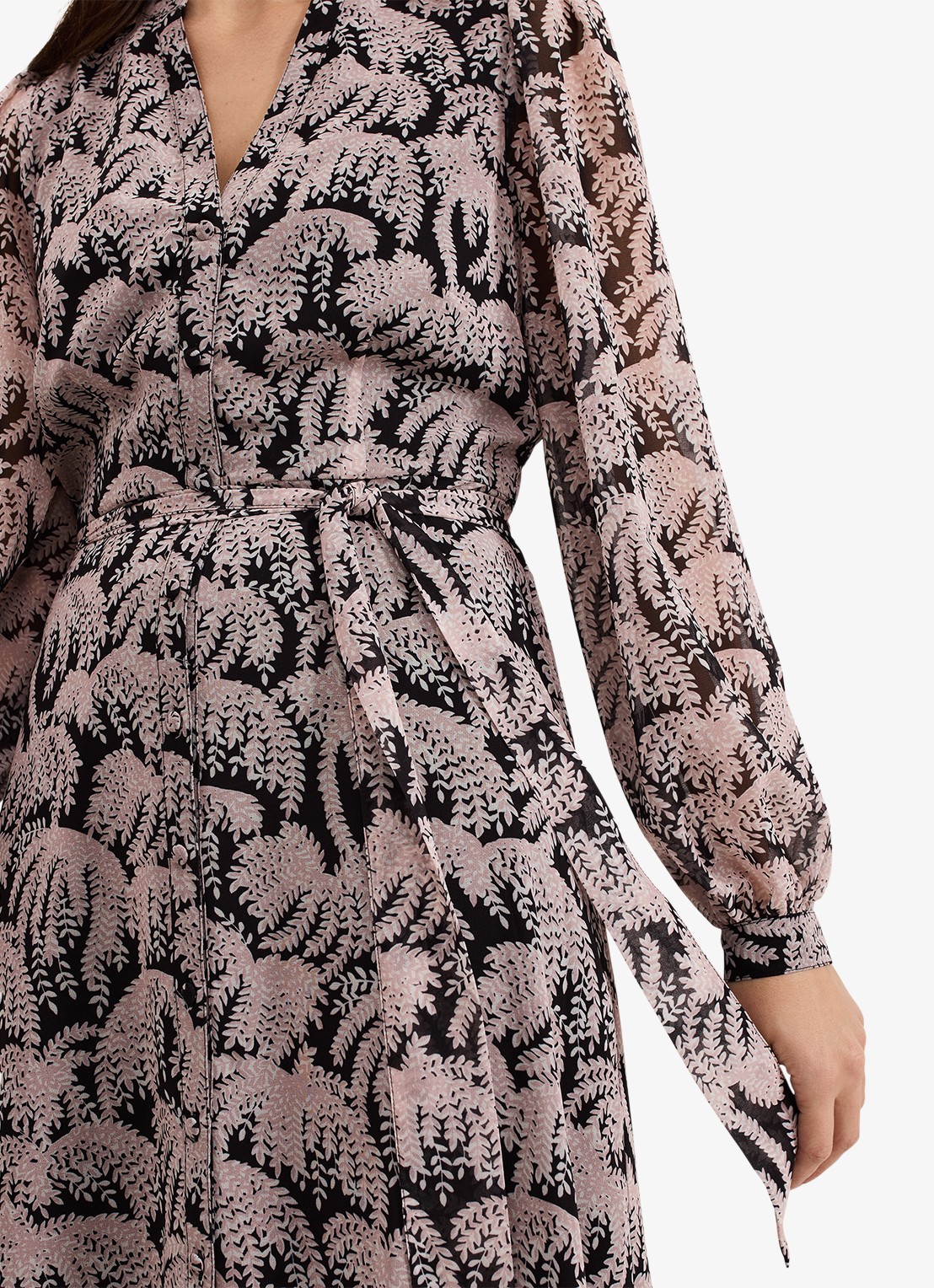 Phase Eight Willow maxi blousejurk met bladprint en strikceintuur - detail 5 zwart