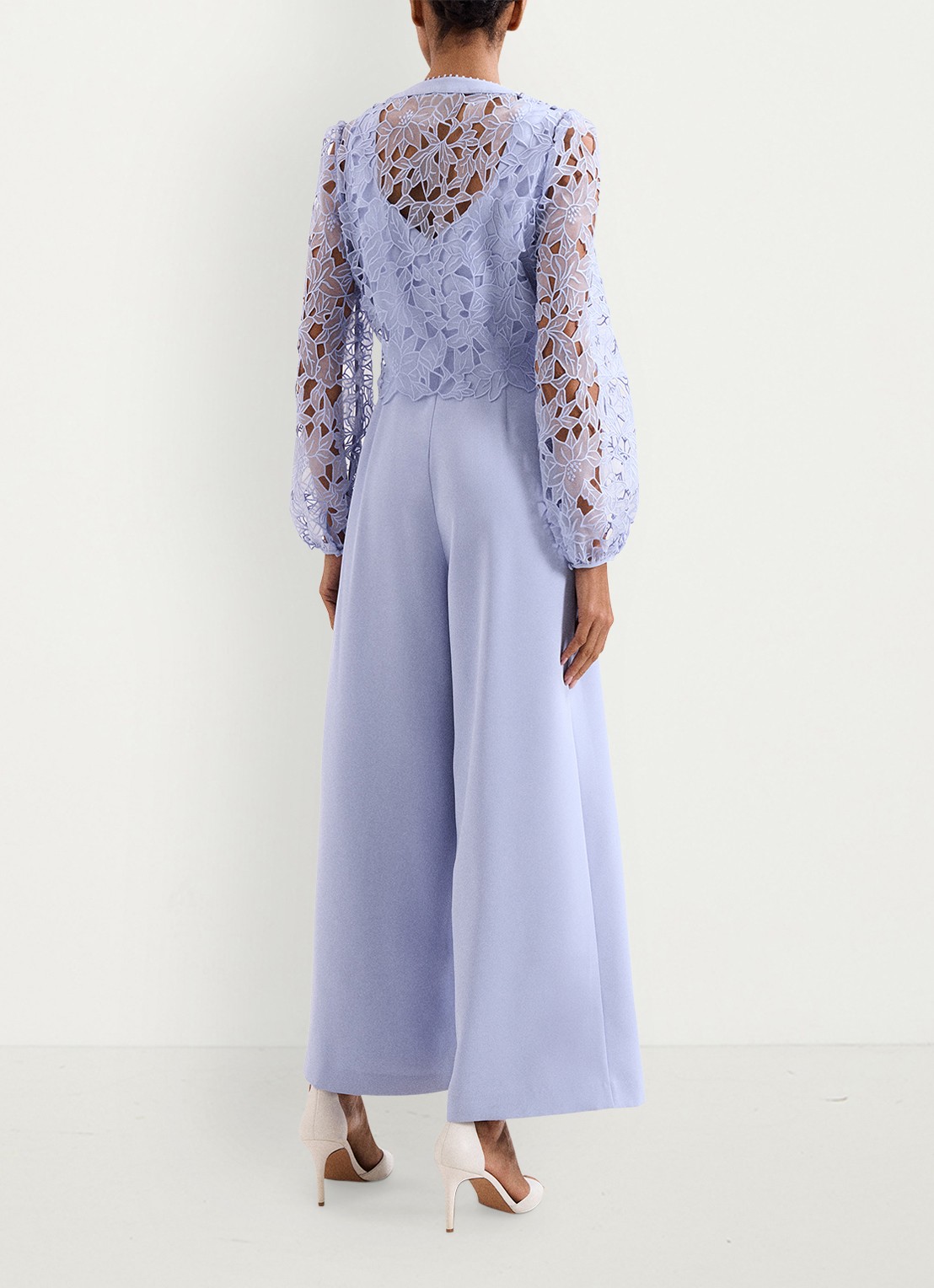 Phase Eight Winona jumpsuit met vest van broderie - achterkant pale blue