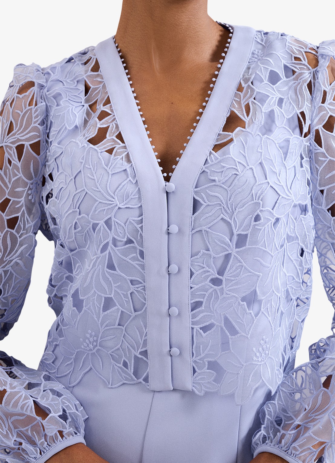 Phase Eight Winona jumpsuit met vest van broderie - detail 3 pale blue