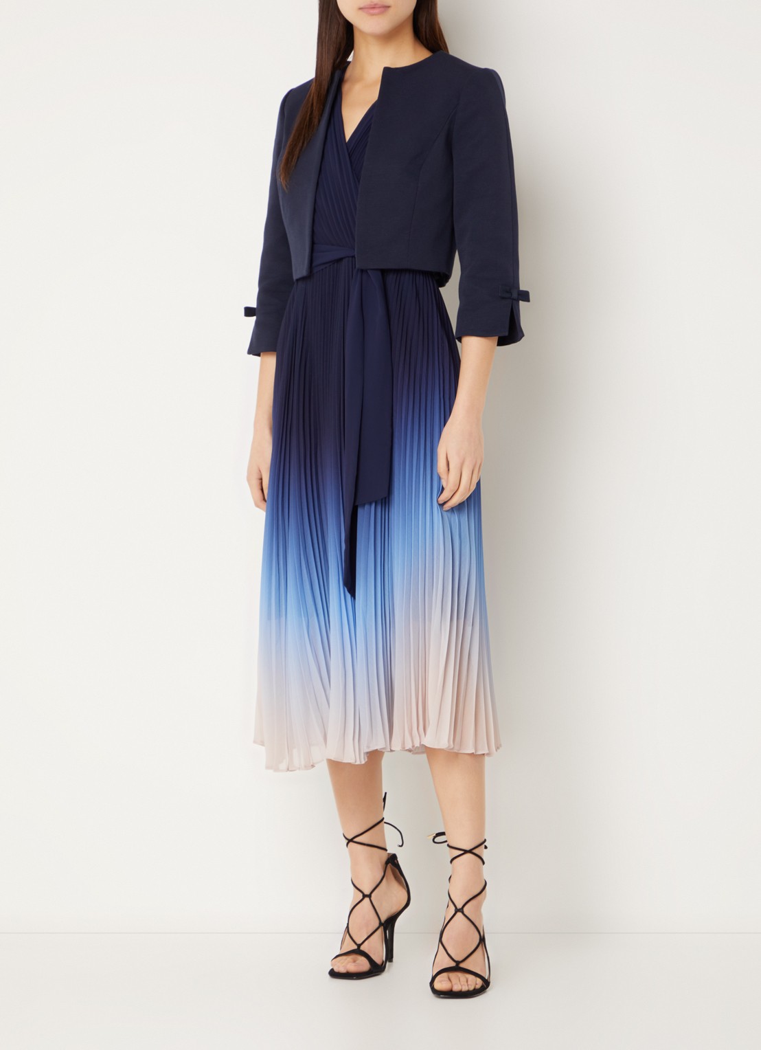 Phase Eight Zoelle bolero met schoudervulling - voorkant 3 donkerblauw