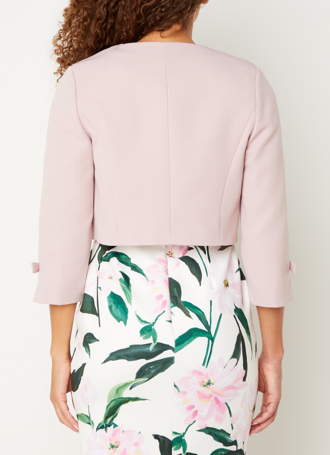 Phase Eight Zoelle bolero met schoudervulling - achterkant 4 roze