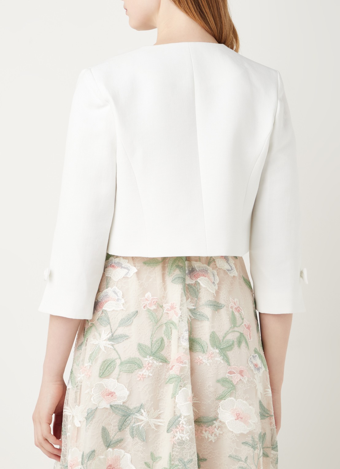 Phase Eight Zoelle cropped blazer met strikdetail en structuur - achterkant gebroken wit