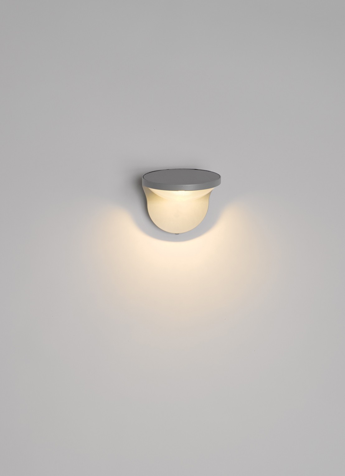 Philips Dusk wandlamp met zonnecel en bewegingssensor - detail 4 grijs