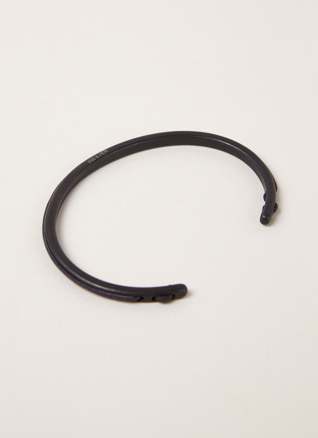 Pig&Hen Navarch 4 bangle N4-SS19 - voorkant 2 zwart