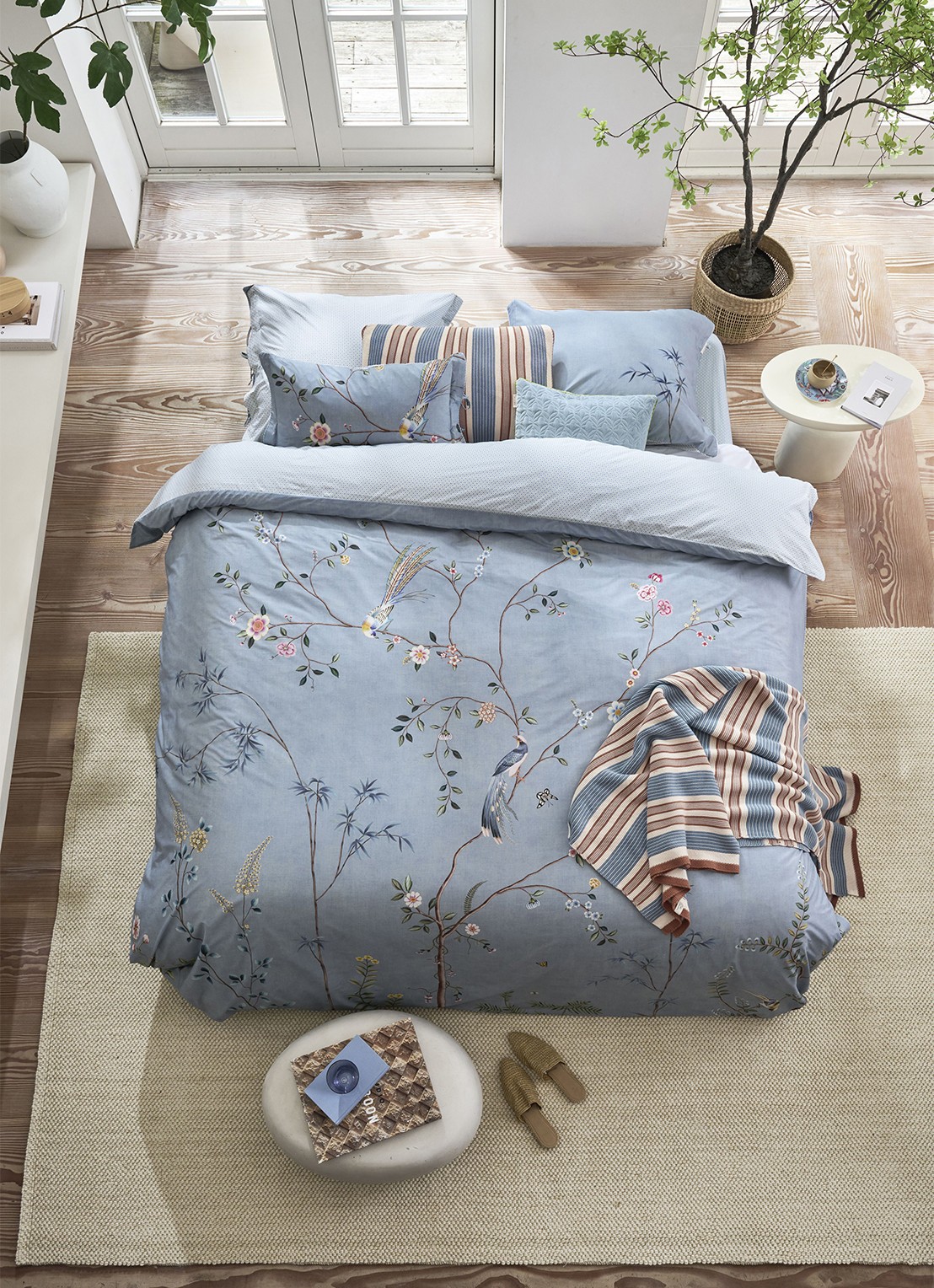 Pip Studio Bamboo Blossom dekbedovertrekset - inclusief kussenslopen - voorkant 2 lichtblauw