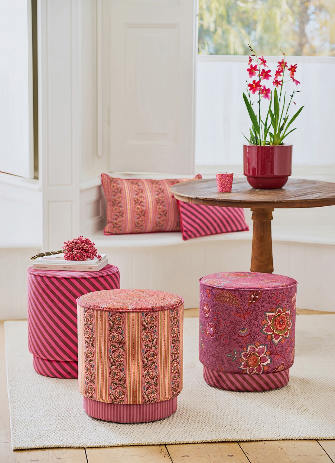 Pip Studio Block Stripe poef 40 x 45 cm - voorkant 6 roze