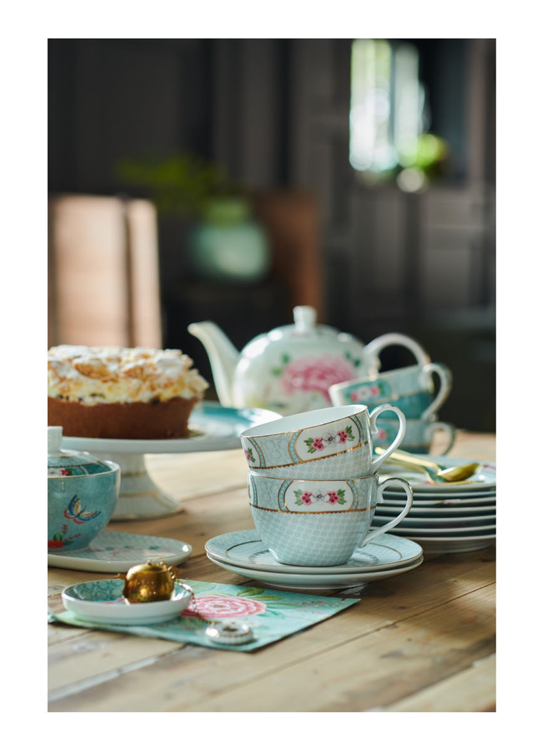 Pip Studio Blushing Birds theepot 1,6 liter - voorkant 2 lichtblauw
