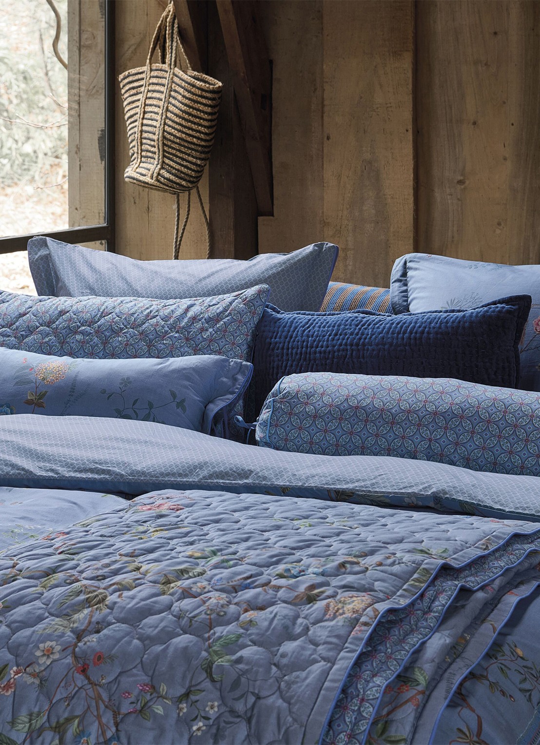 Pip Studio Bustani bedsprei 150 x 200 cm - detail 3 donkerblauw