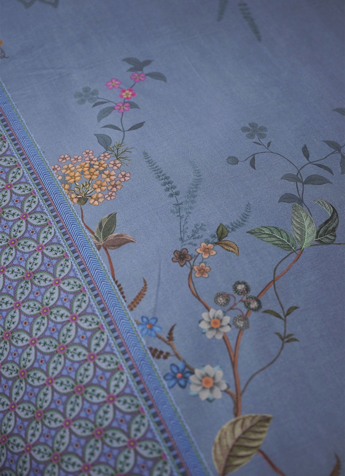 Pip Studio Bustani bedsprei 150 x 200 cm - detail 4 donkerblauw