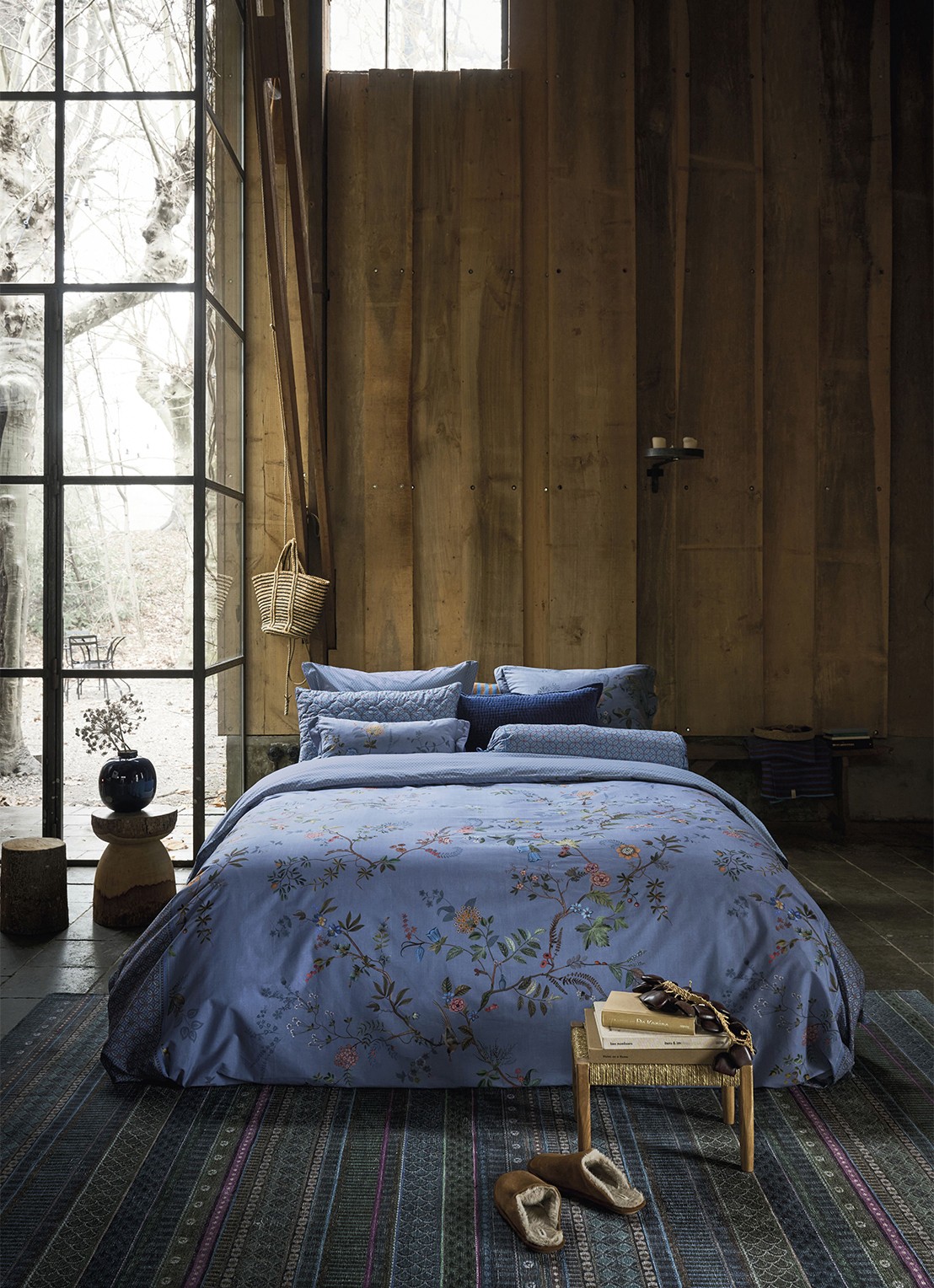 Pip Studio Bustani bedsprei 150 x 200 cm - voorkant 6 donkerblauw