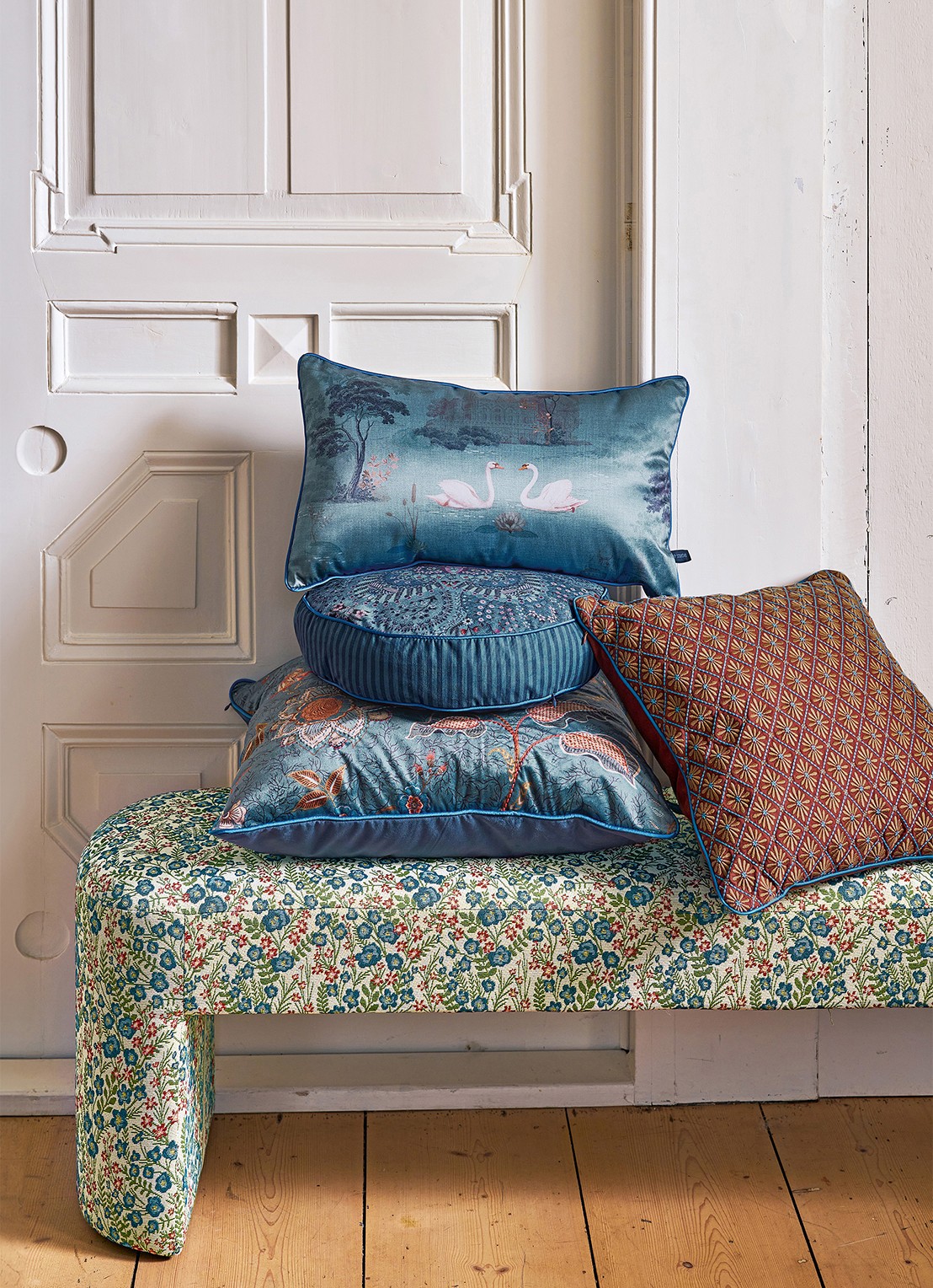 Pip Studio Darjeeling Days sierkussen 55 x 33 cm - voorkant 3 blauw