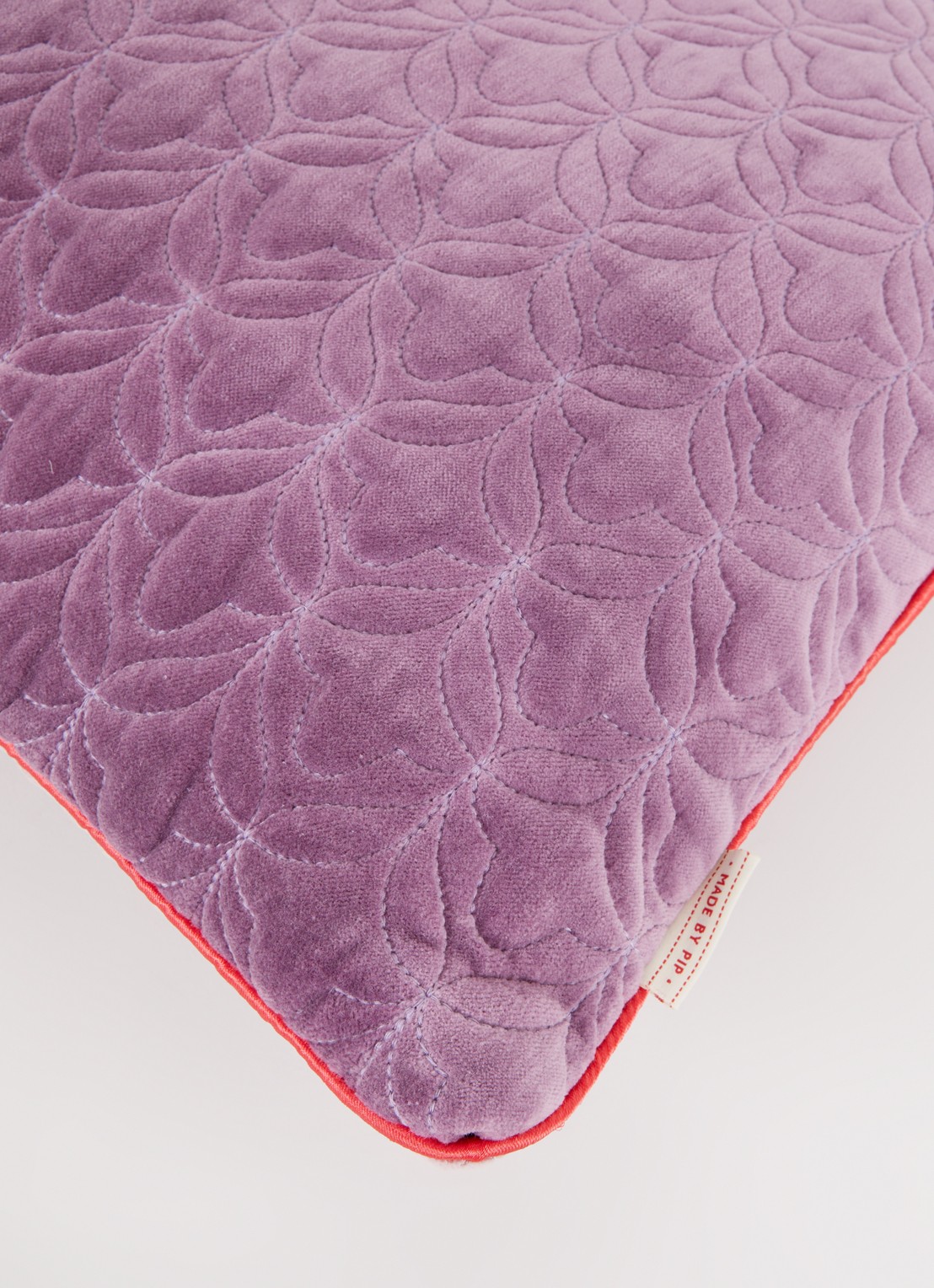 Pip Studio Good Evening badlaken - 500 gr/m2 - 70 x 140 cm - detail 2 lila