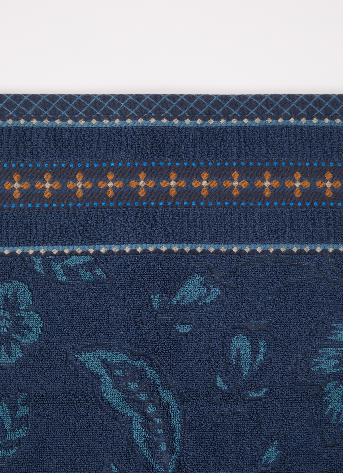 Pip Studio Jasmin Jacquard badhanddoek van katoen - 500 gr/m2 - 55 x 100 cm - detail donkerblauw