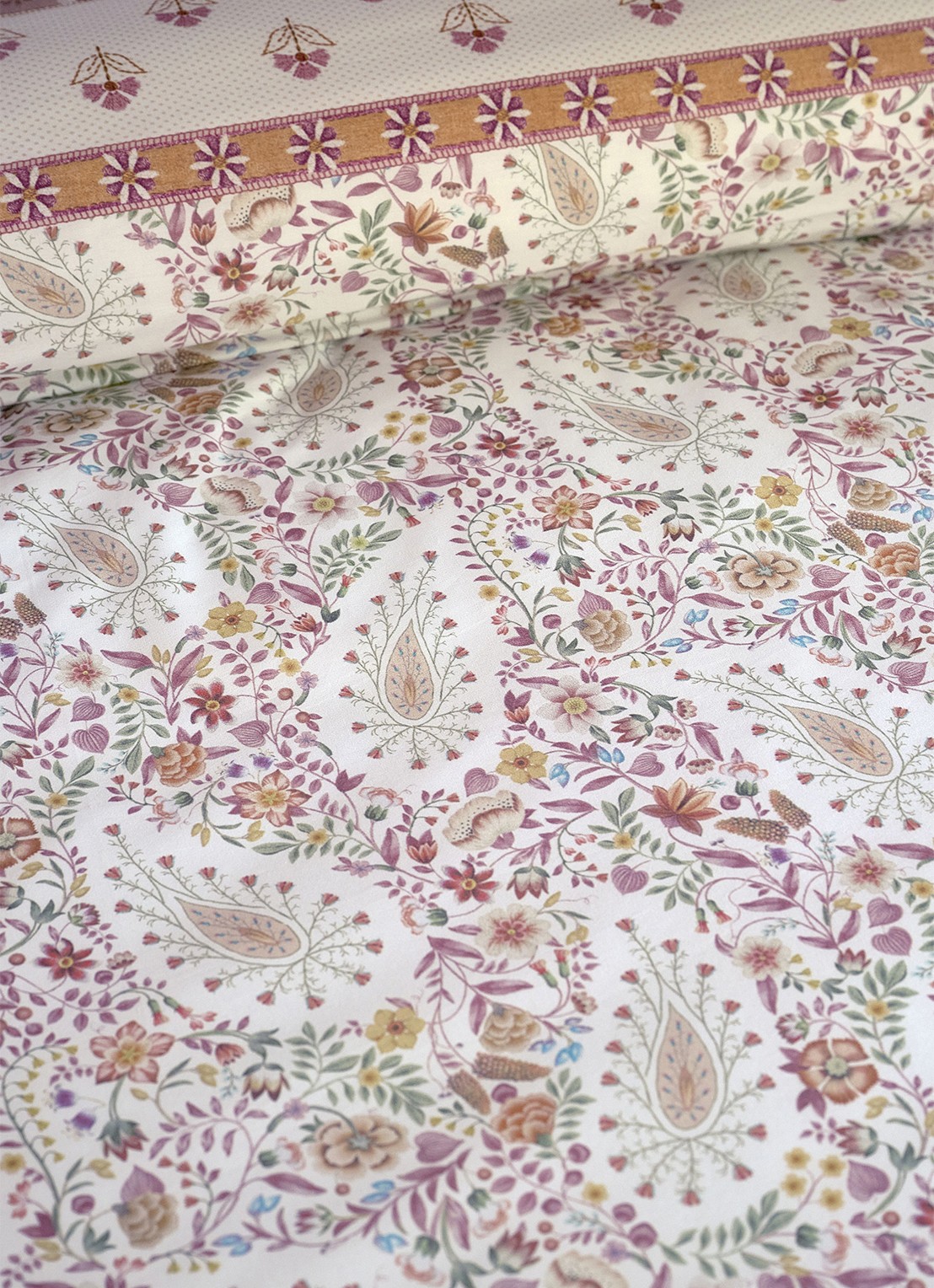 Pip Studio Kairi Bloom dekbedovertrekset - inclusief kussenslopen - detail lichtroze