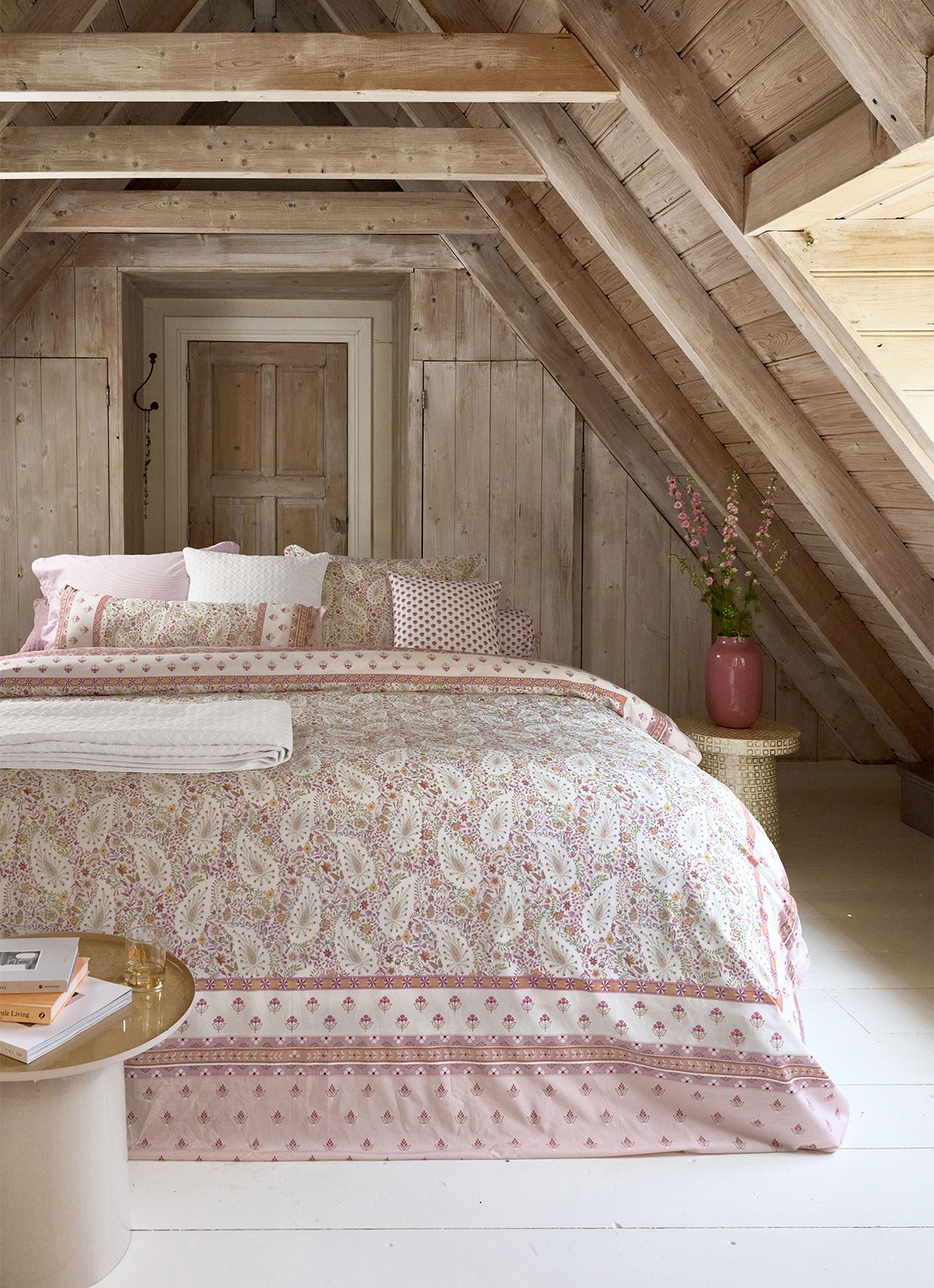 Pip Studio Kairi Bloom dekbedovertrekset - inclusief kussenslopen - voorkant 7 lichtroze