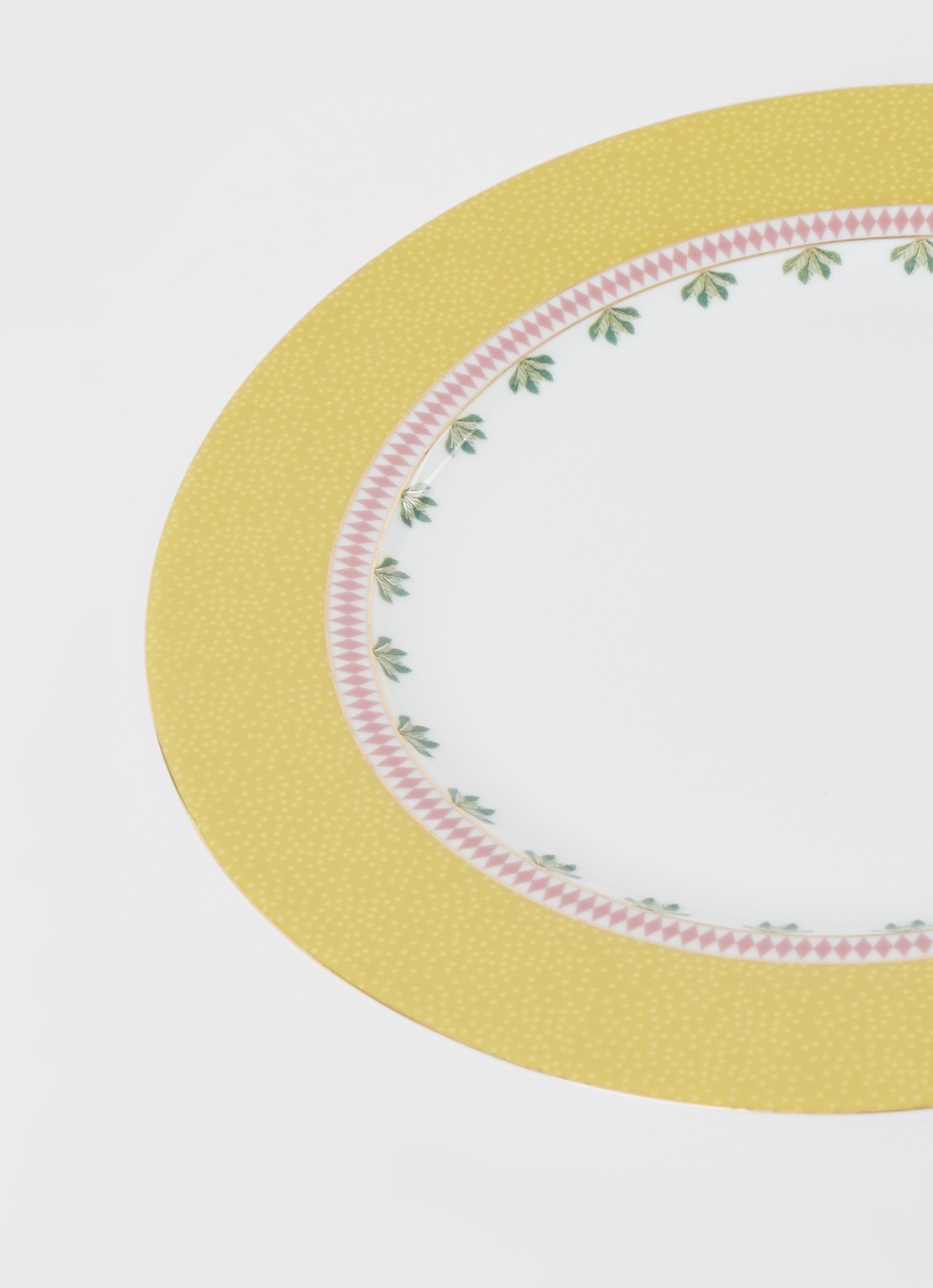 Pip Studio La Majorelle bord 26,5 cm  - detail okergeel