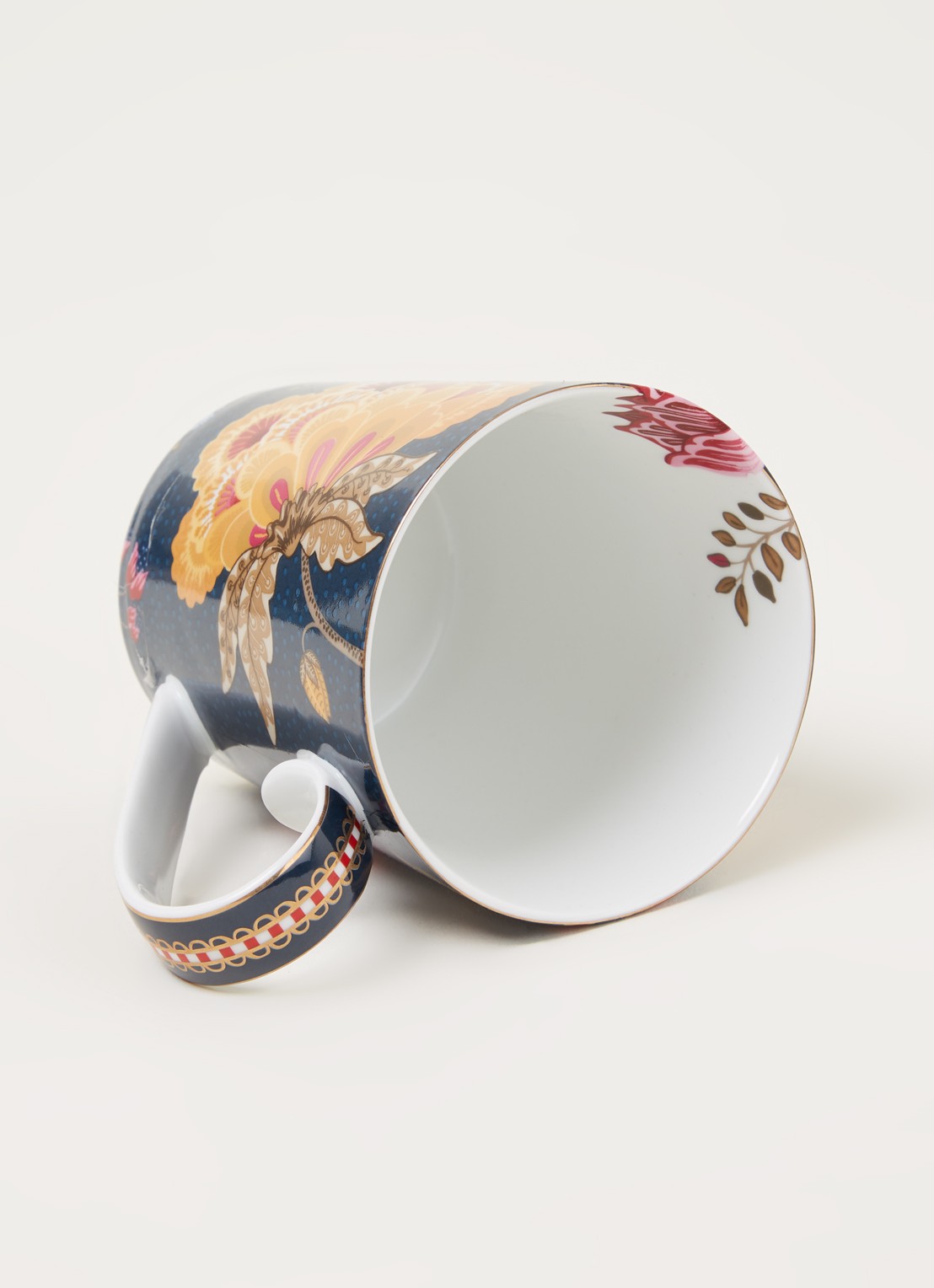 Pip Studio Letter J Floral Fantasy mok 35 cl - detail donkerblauw