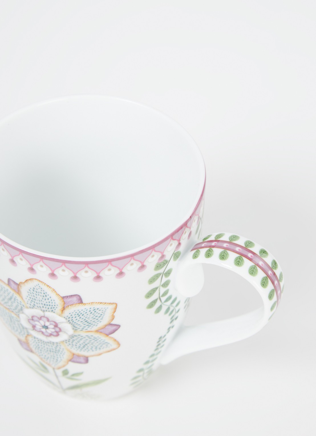 Pip Studio Lily & Lotus mok 35 cl - voorkant 2 gebroken wit