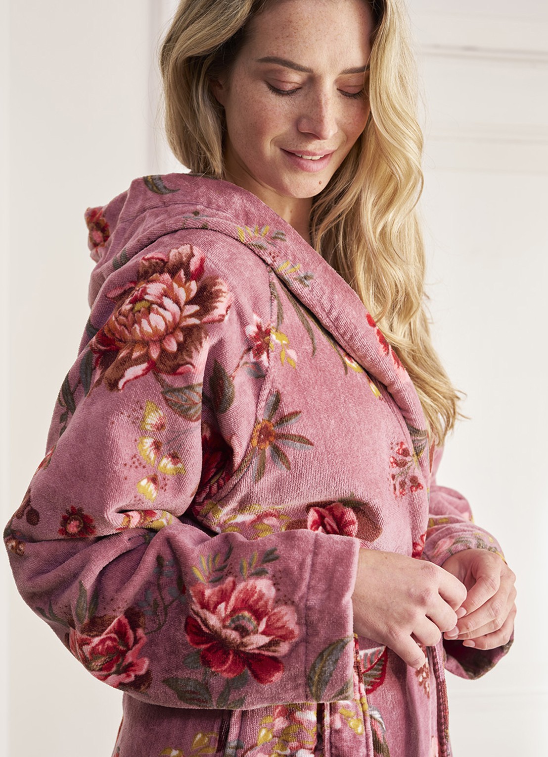 Pip Studio Mauve badjas van fluweel met bloemenprint - detail 4 paars