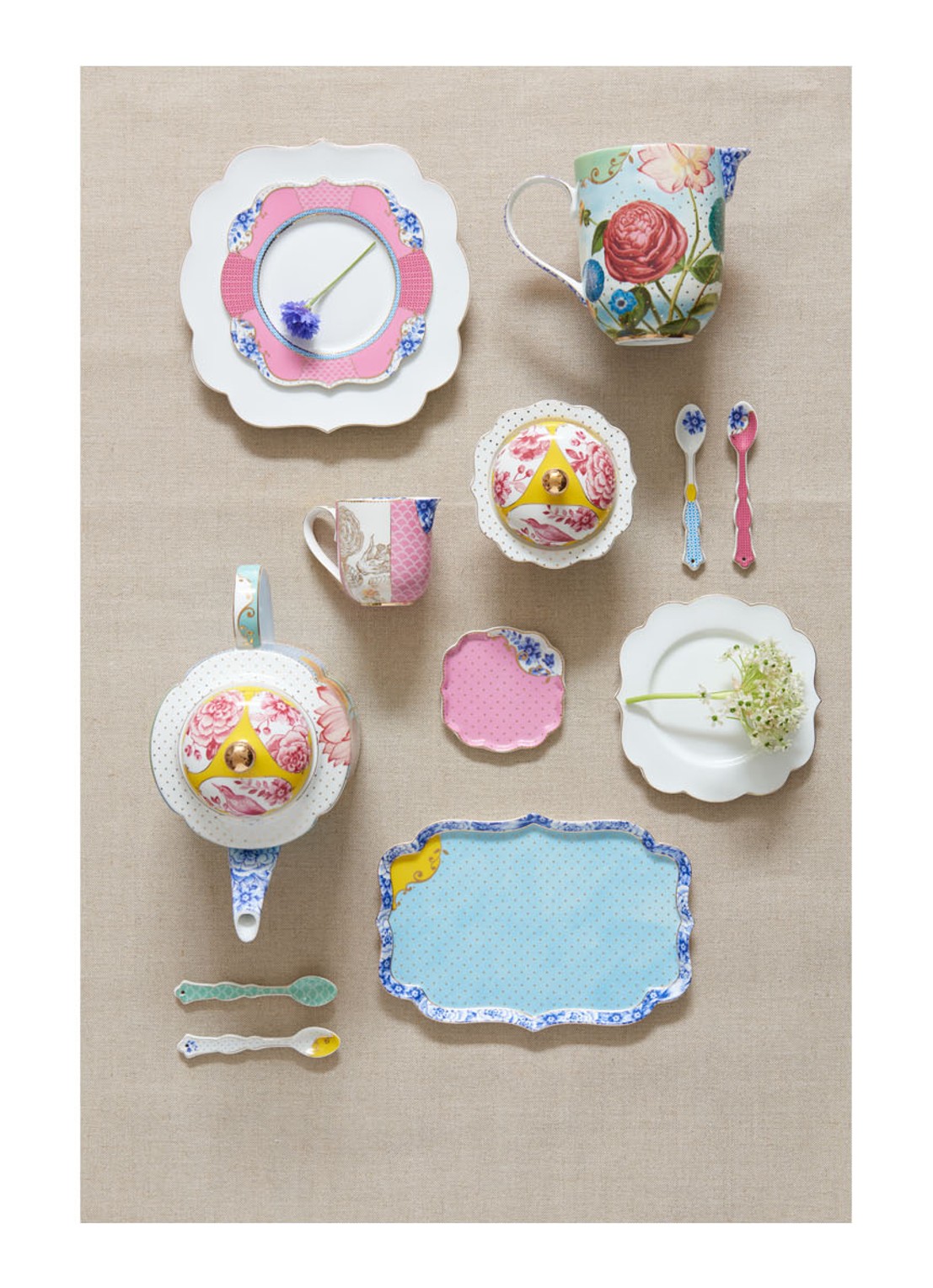Pip Studio Royal melkkan 260 ml - voorkant 2 roze