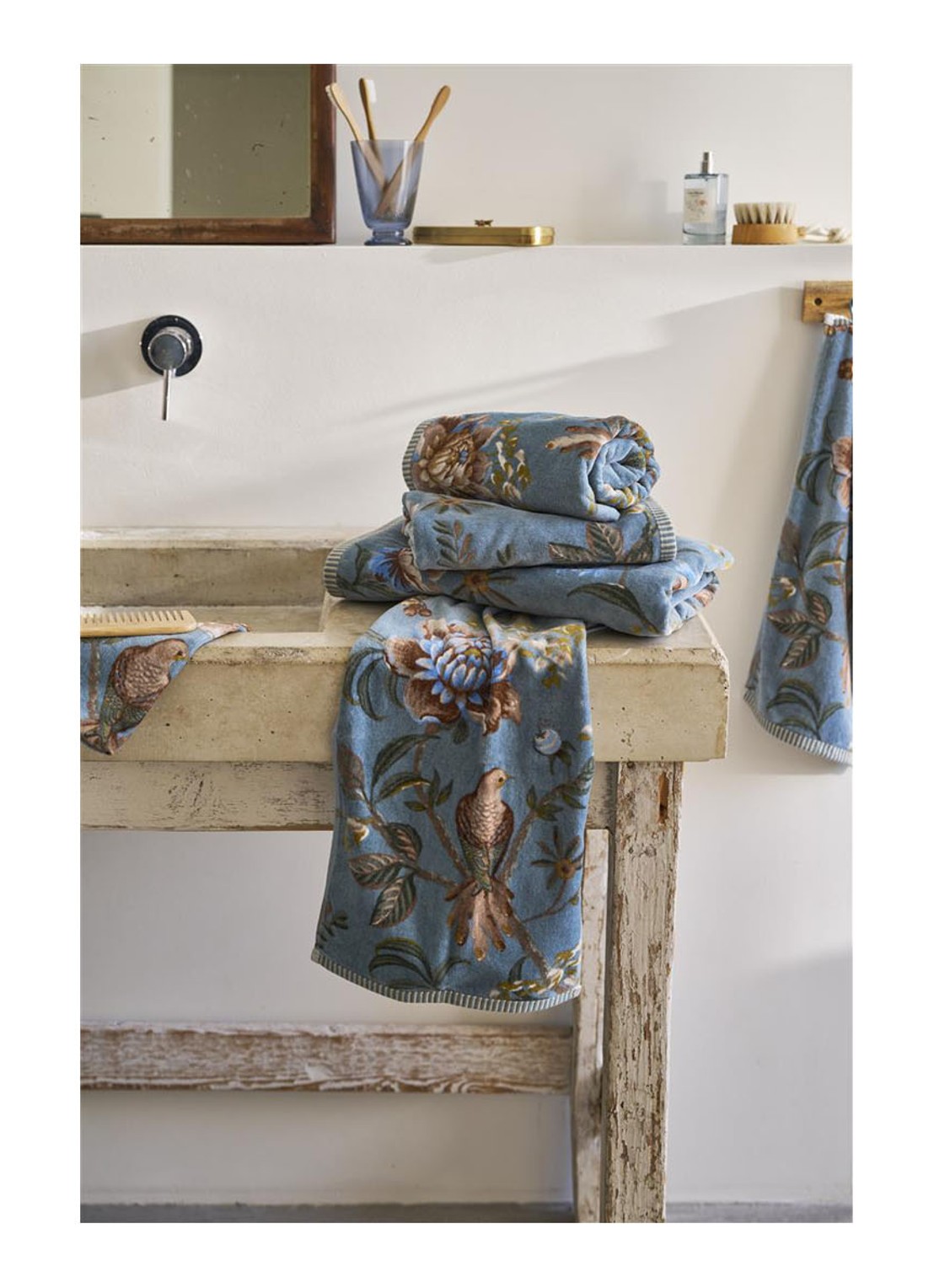 Pip Studio Secret Garden gastendoek van terry katoen - 400 gr/m2 - 30 x 50 cm - detail 3 blauw