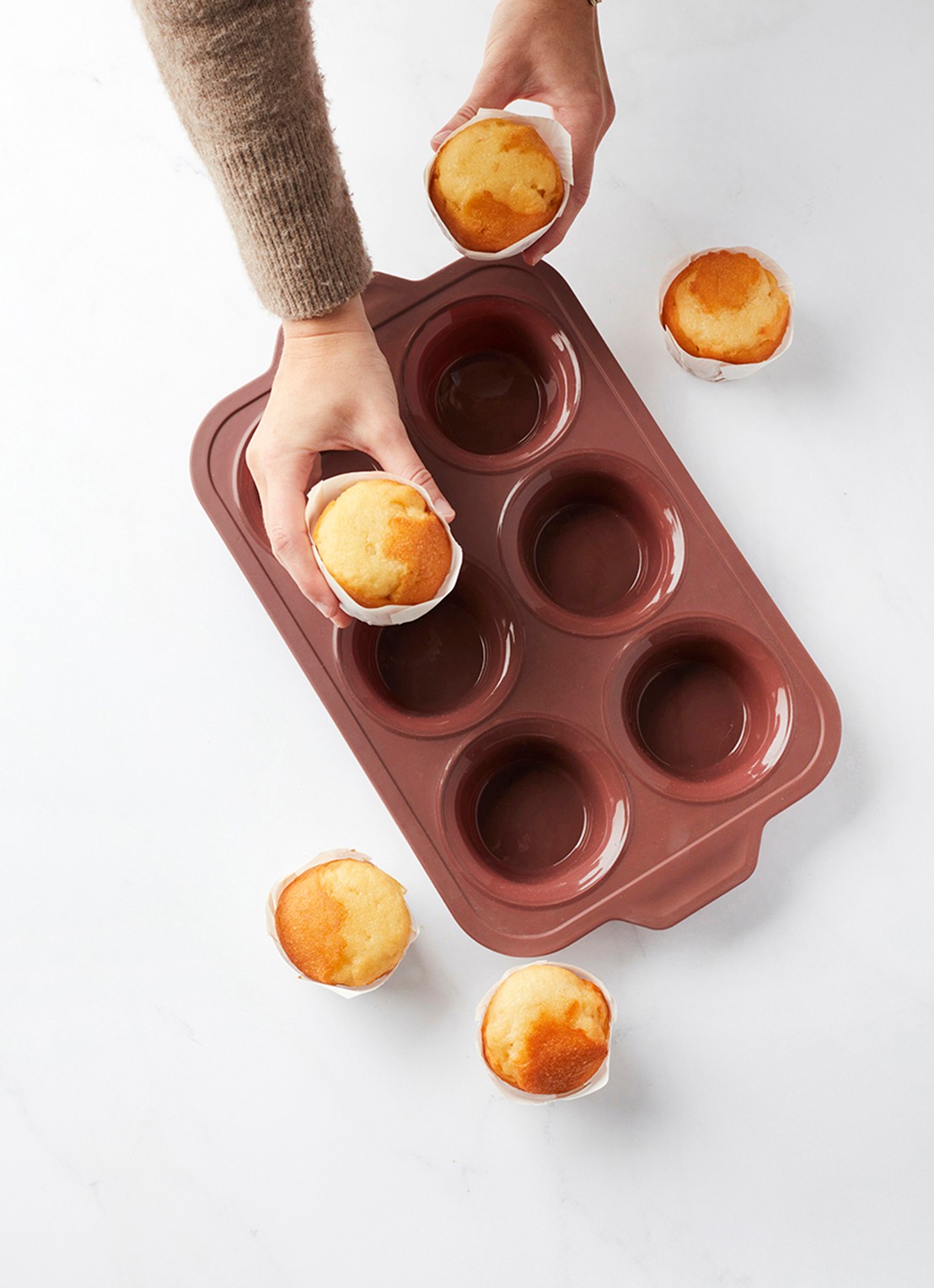 Point-Virgule Siliconen bakvorm voor muffins 6-vaks - achterkant 5 bruin