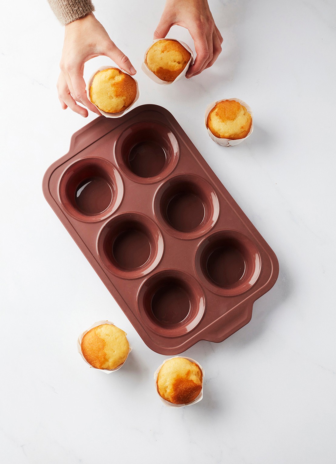 Point-Virgule Siliconen bakvorm voor muffins 6-vaks - detail bruin