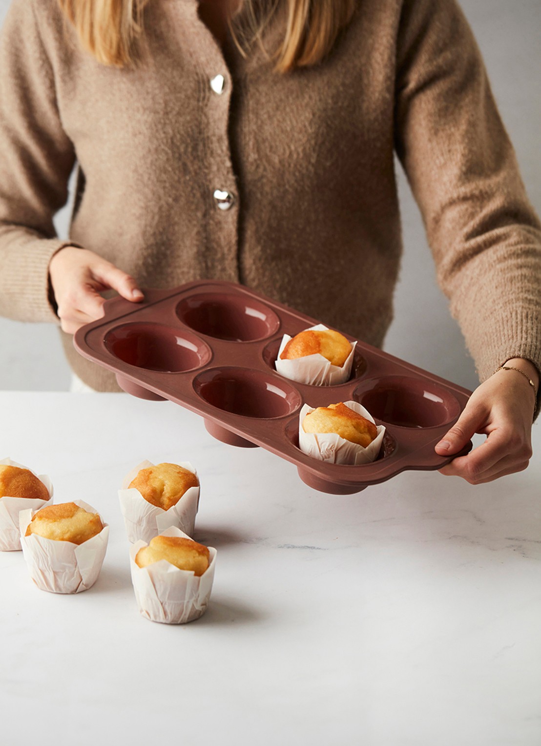 Point-Virgule Siliconen bakvorm voor muffins 6-vaks - voorkant 7 bruin